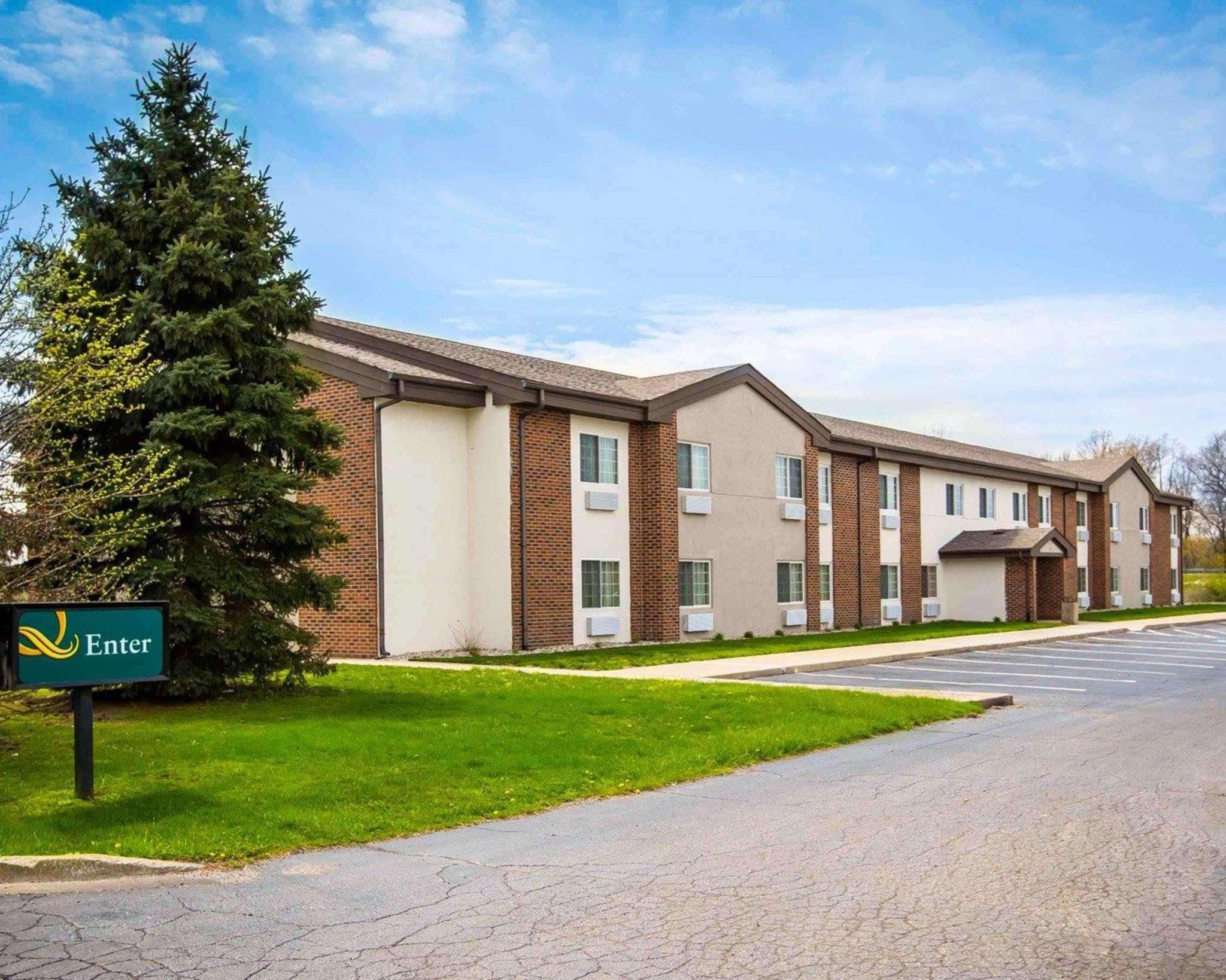 Vista Exterior Quality Inn Chesterton near Indiana Dunes National Park I-94