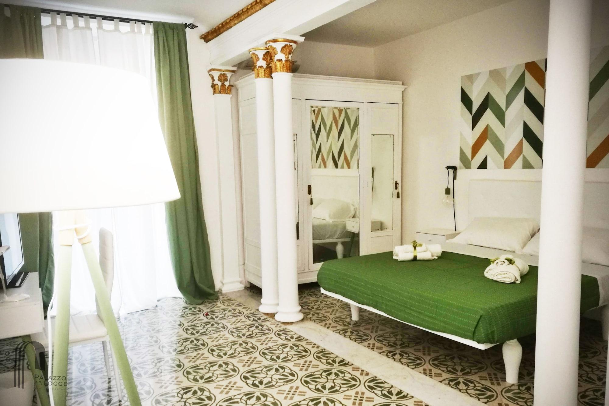 Varios Palazzo delle Logge