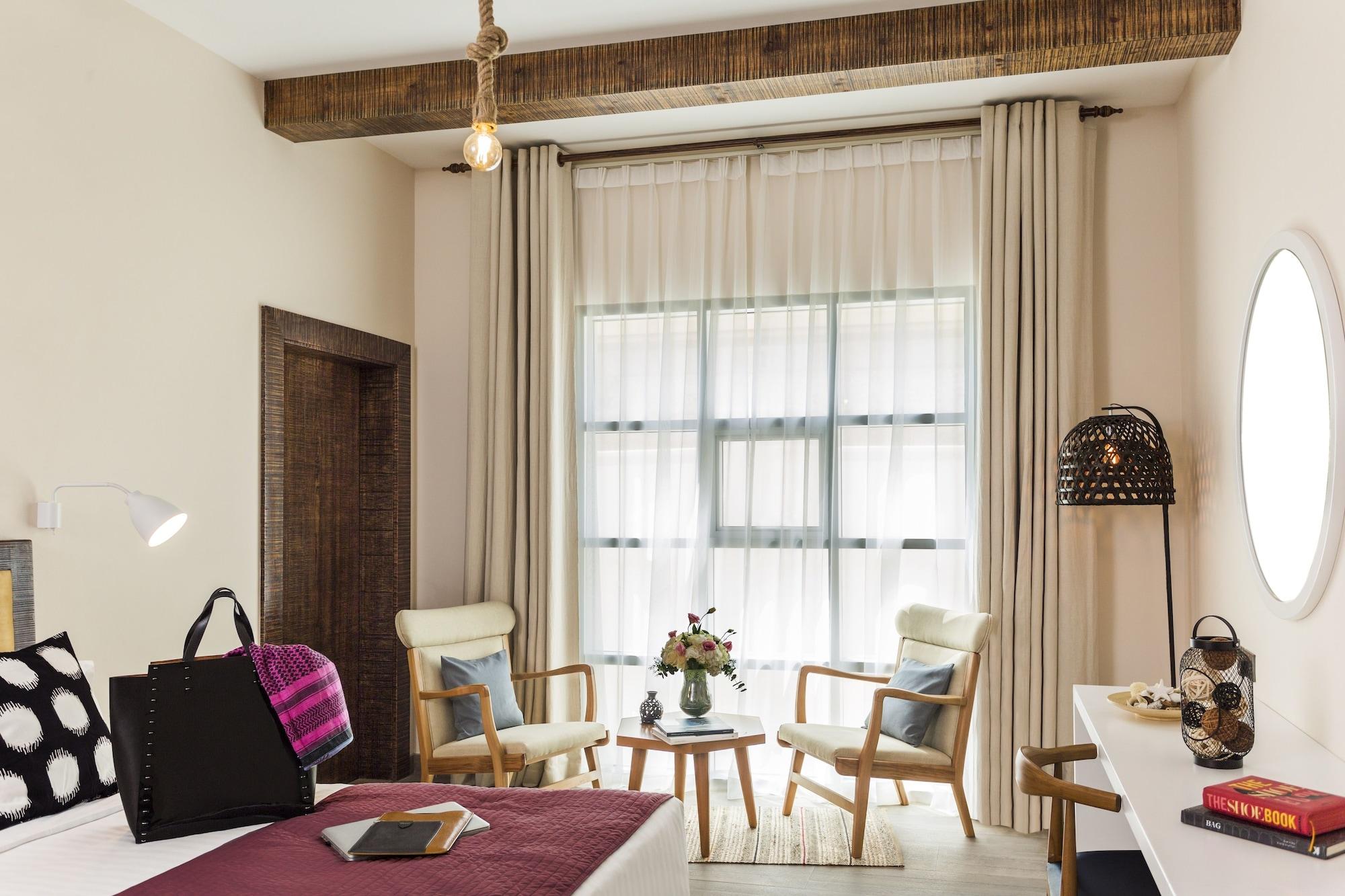 Varios Beach Walk Boutique