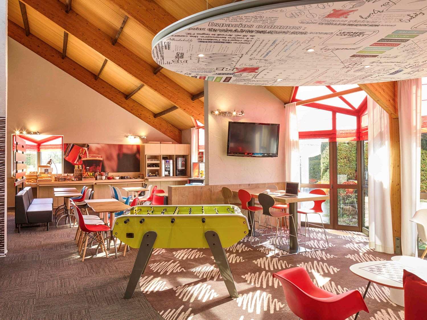 Vista Lobby ibis Saint Nazaire Trignac