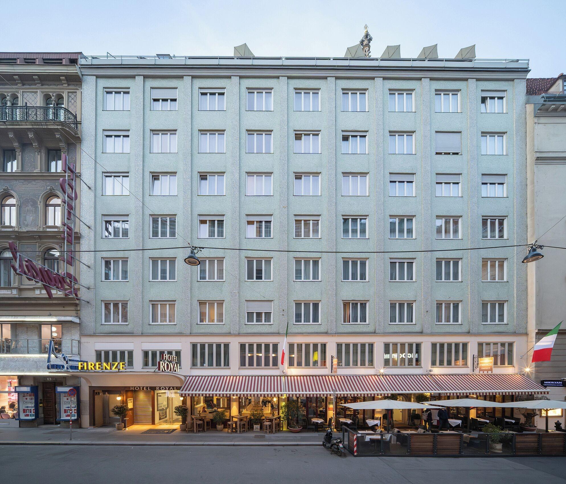 Vista Exterior Hotel Royal