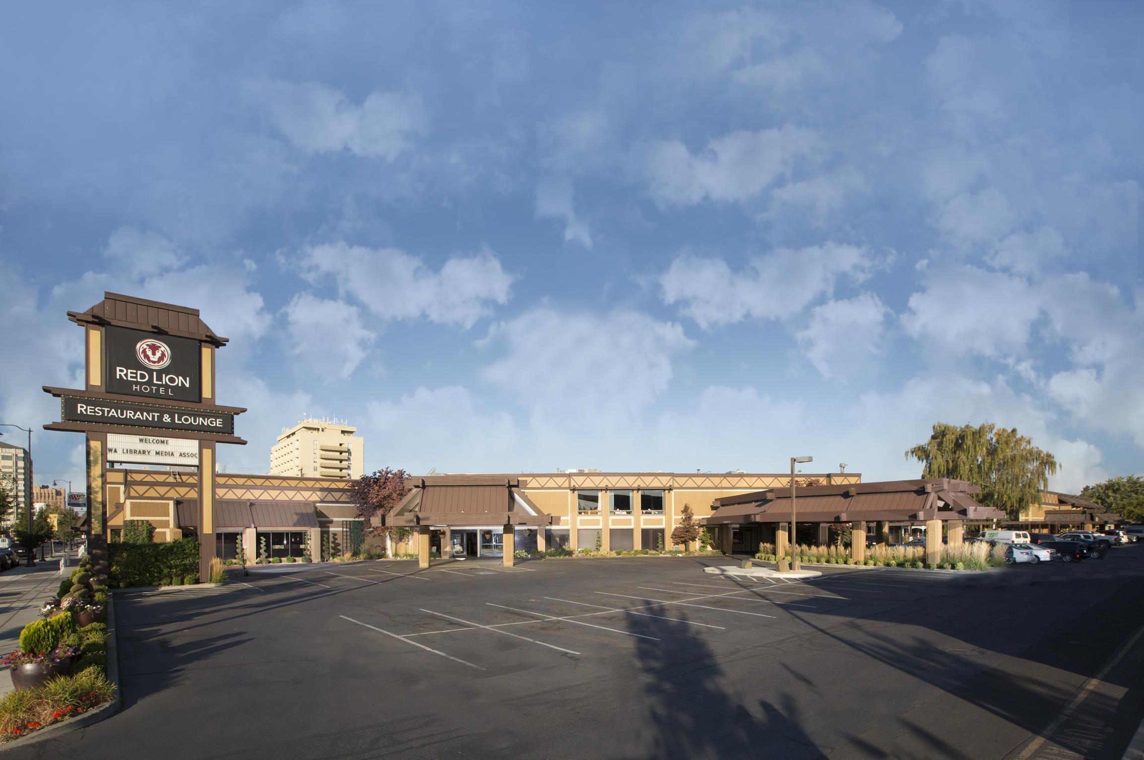 Vista Exterior Red Lion Hotel Yakima Center