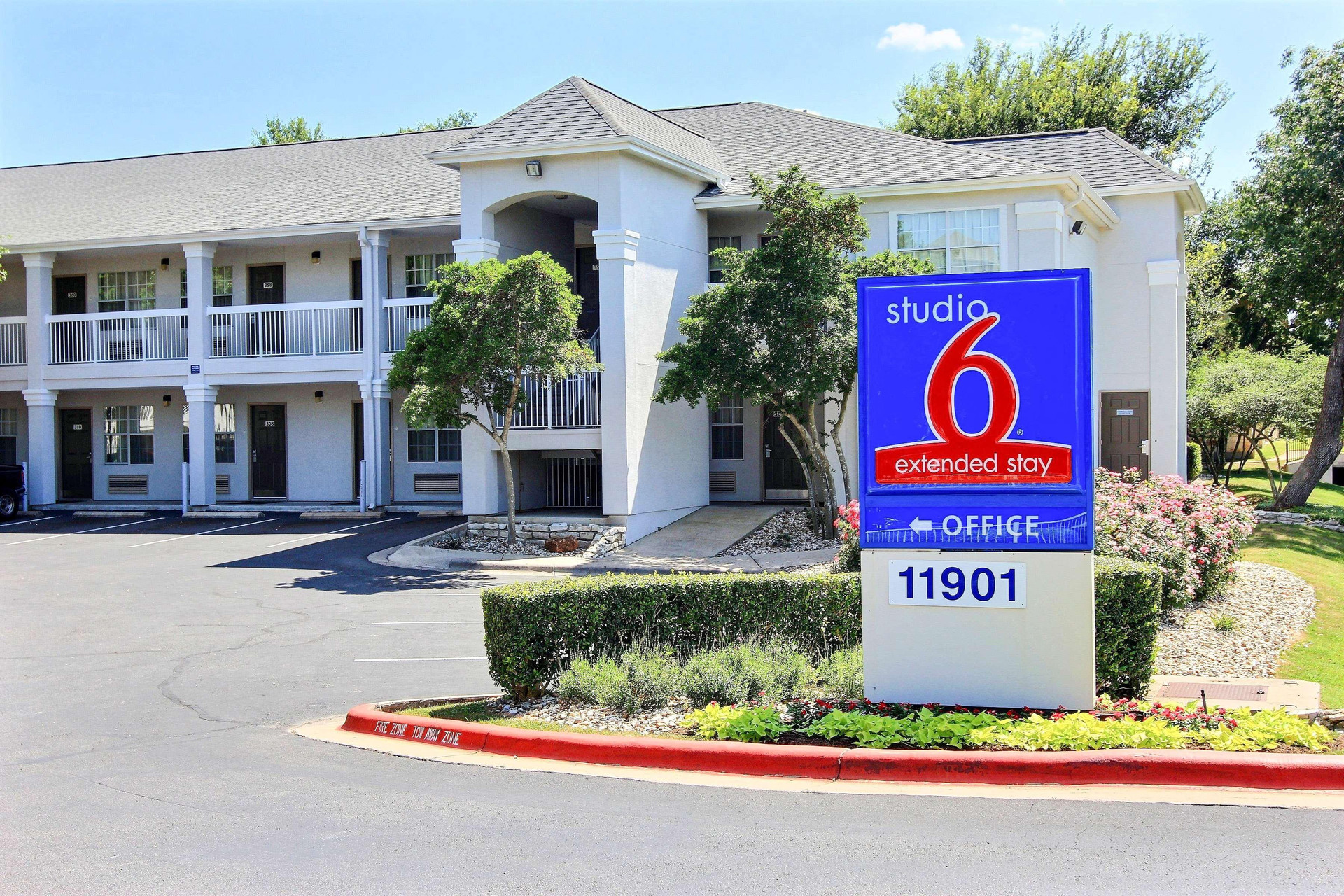 Varios Studio 6 Extended Stay - Austin, TX - Northwest