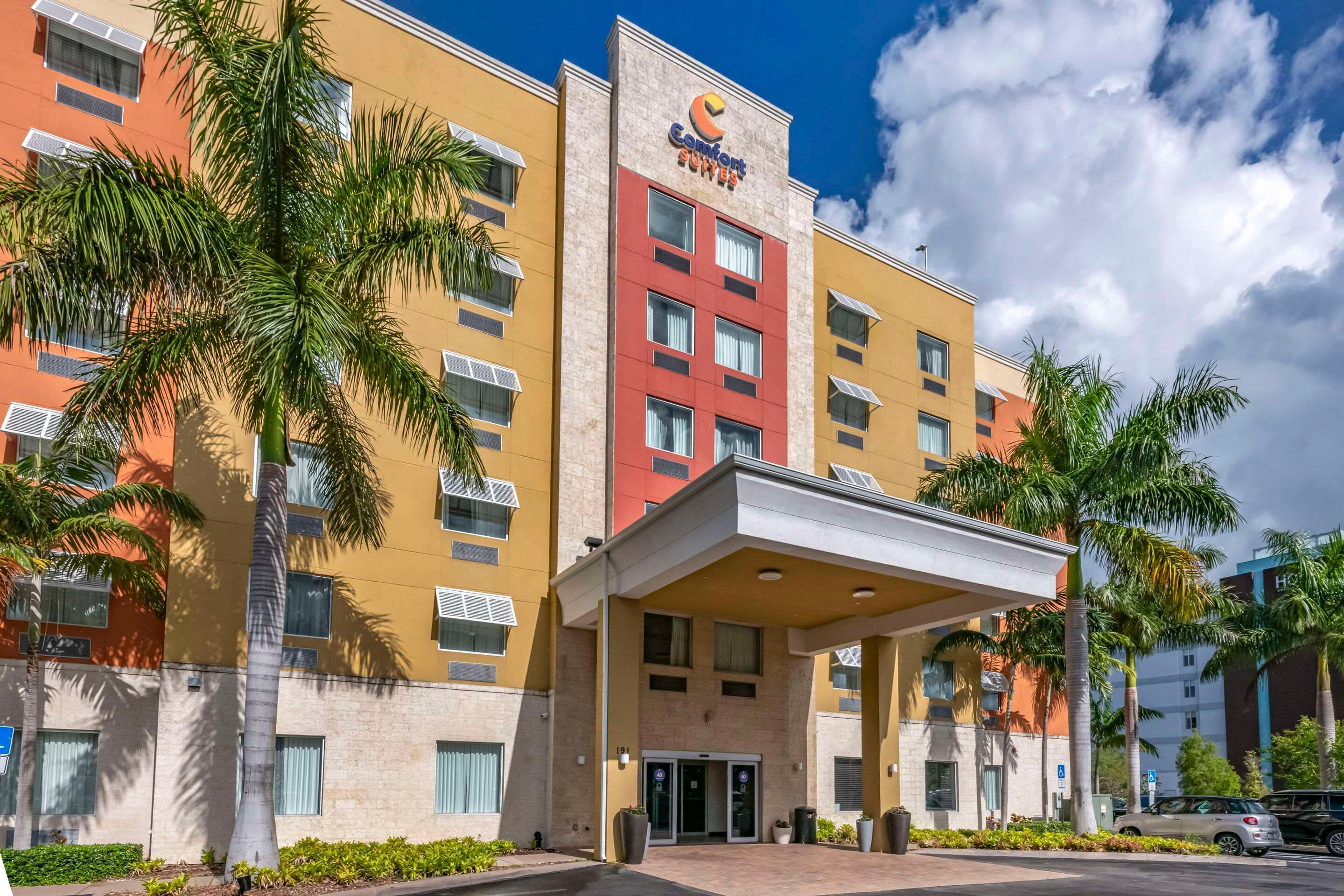 Vista Exterior Comfort Suites Fort Lauderdale Airport South & Cruise Port