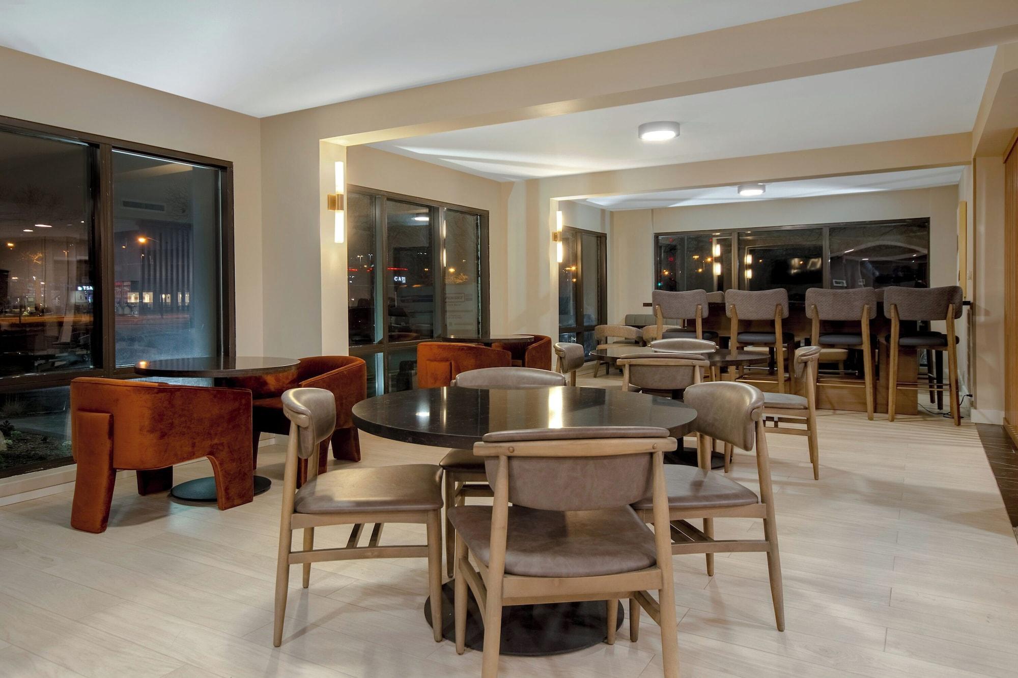 Vista Lobby Best Western Plus Meadowlands