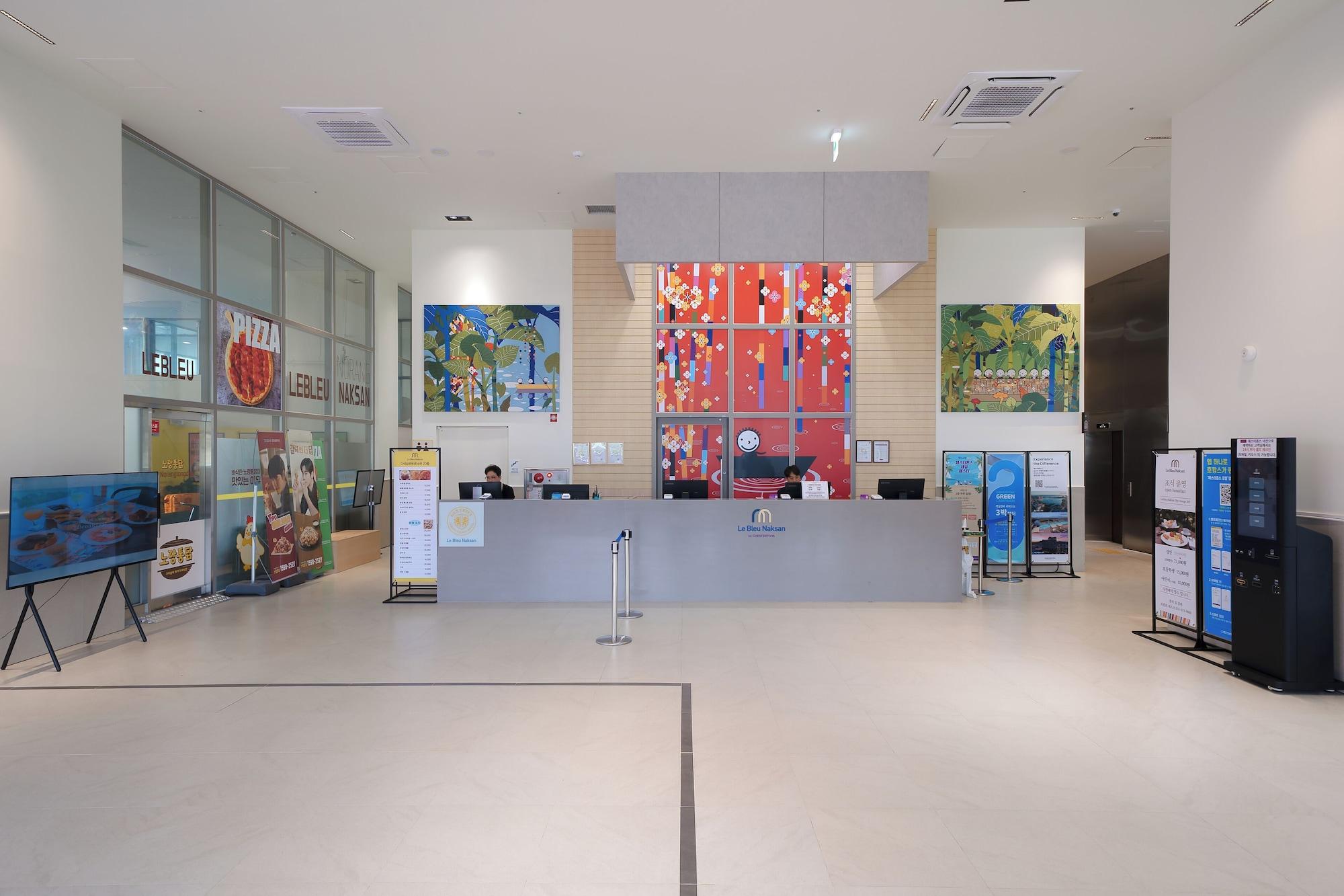 Vista Lobby Chestertons Naksan