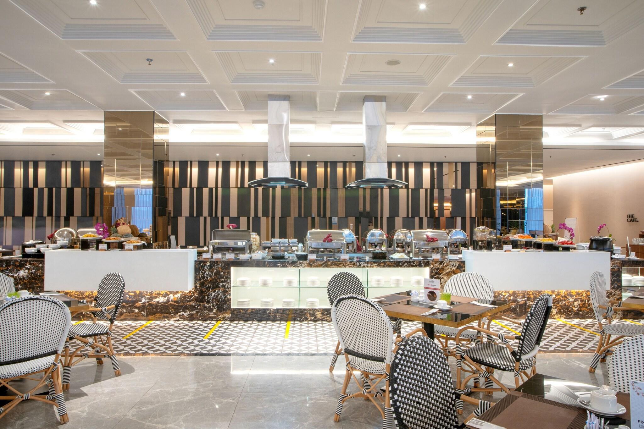 Restaurant The ZHM Premiere Padang