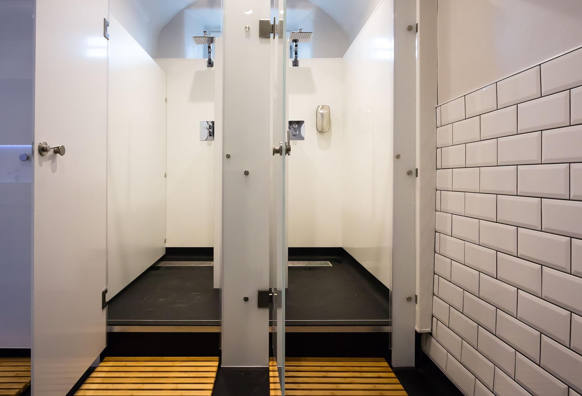 Equipamiento de Habitación CoDE Pod  – The CoURT - Edinburgh