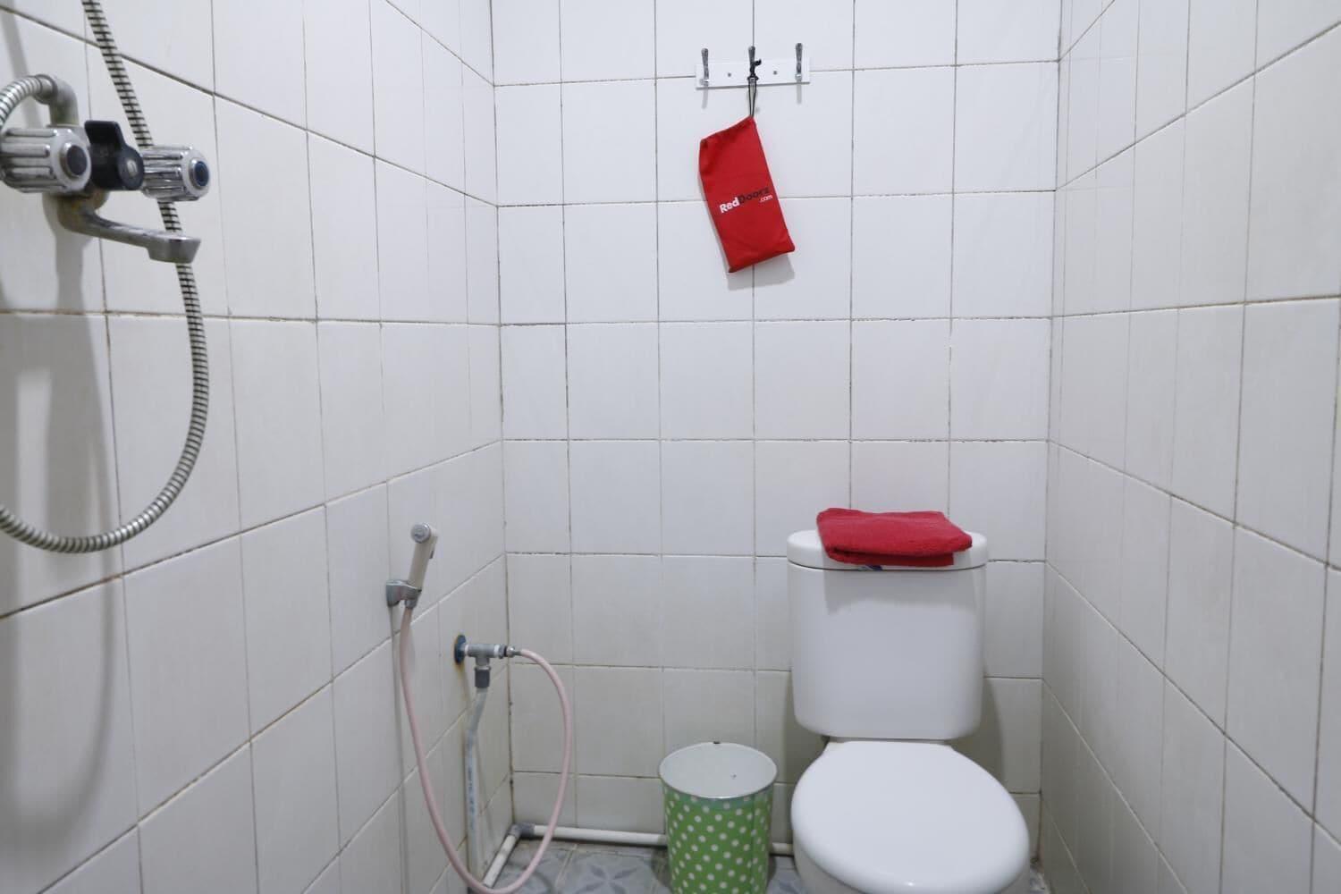 Equipamiento de Habitación RedDoorz Plus @ Samratulangi Manado