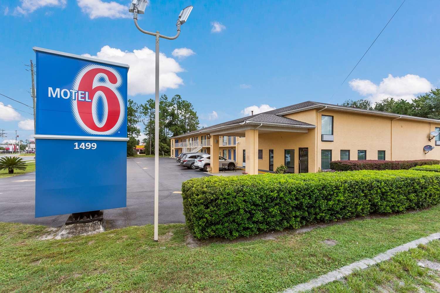 Vista Exterior Motel 6 Macclenny, FL