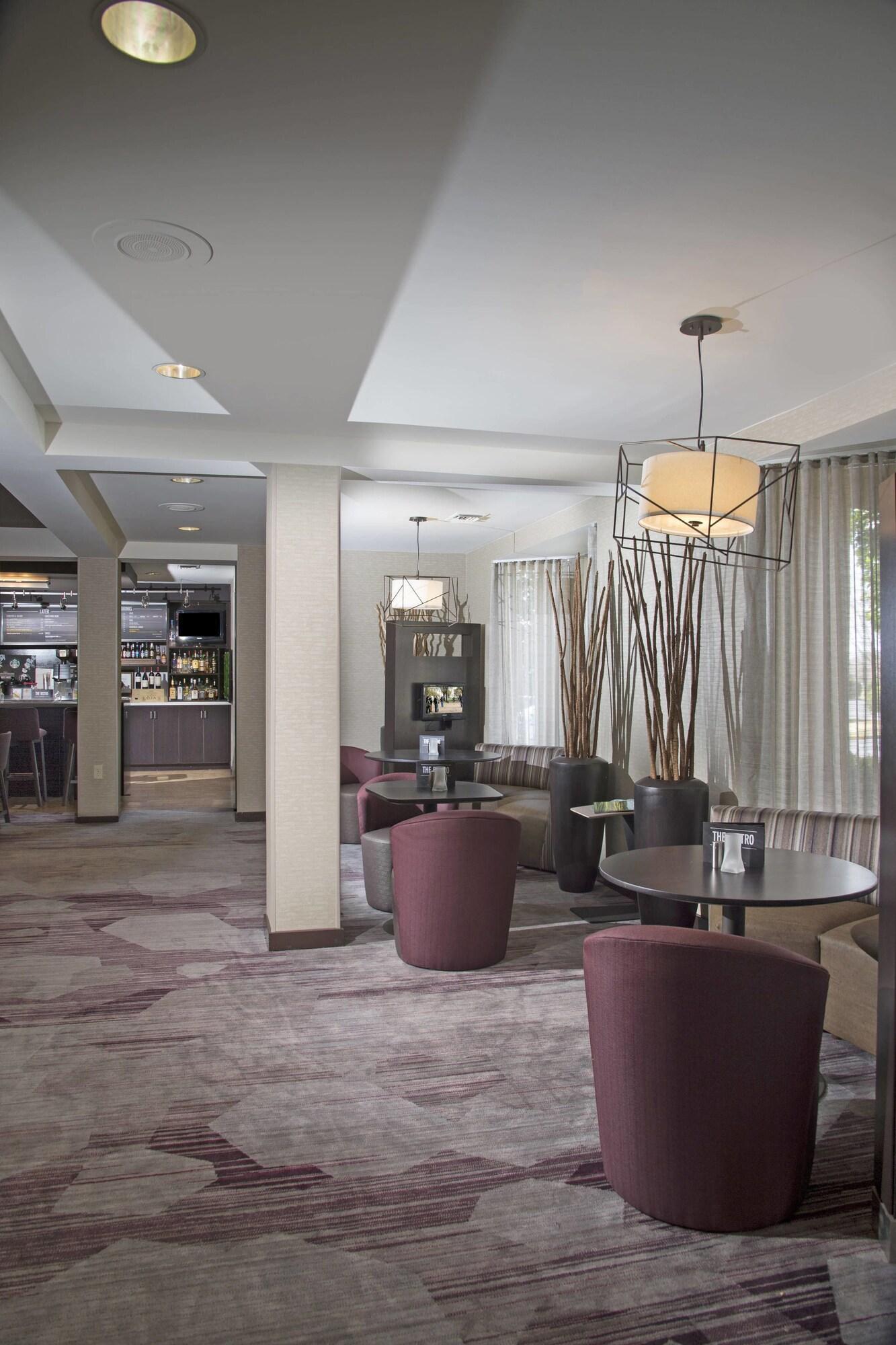 Bar/Salón Courtyard by Marriott Dothan