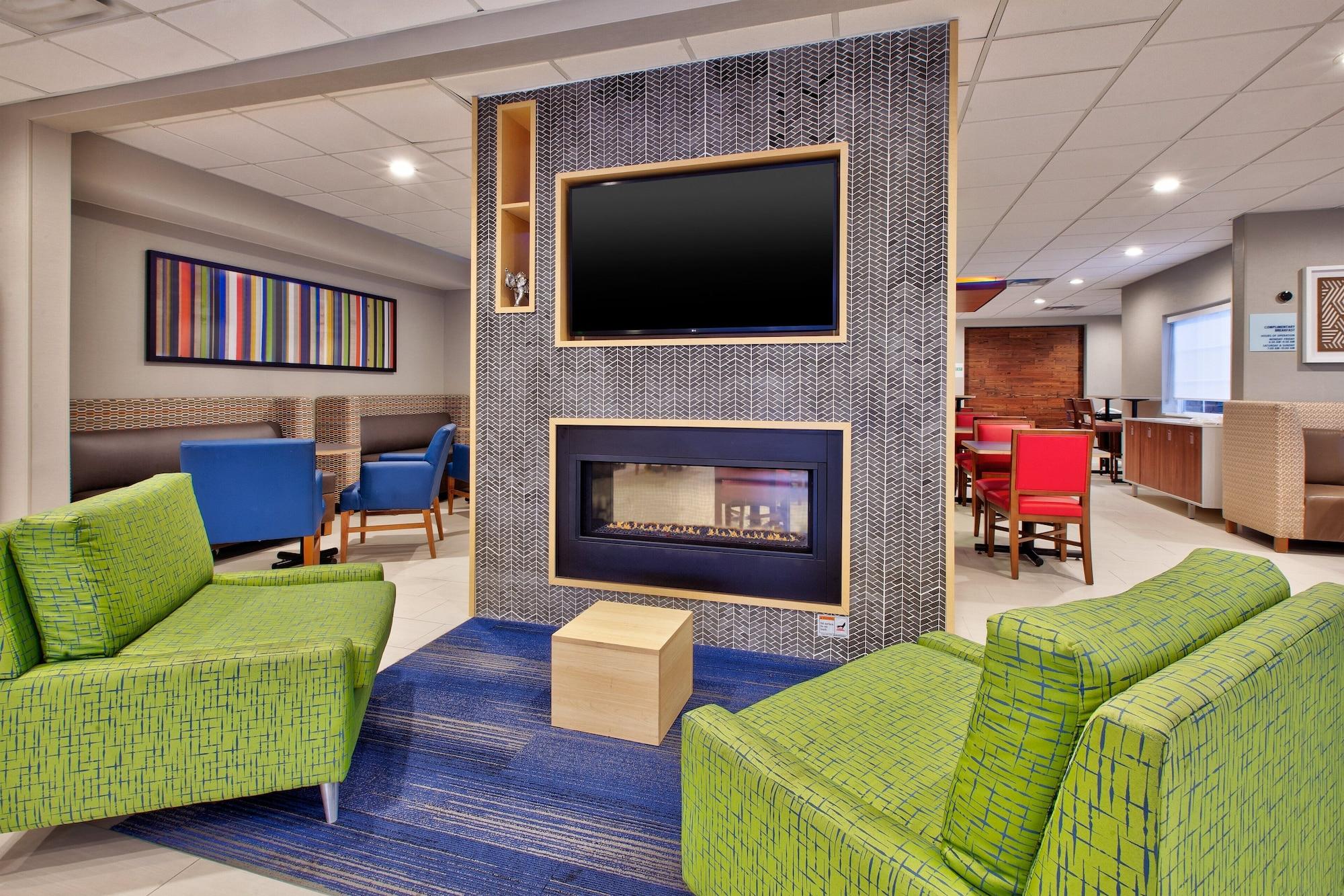 Vista Lobby Holiday Inn Express & Suites Absecon-Atlantic City by IHG