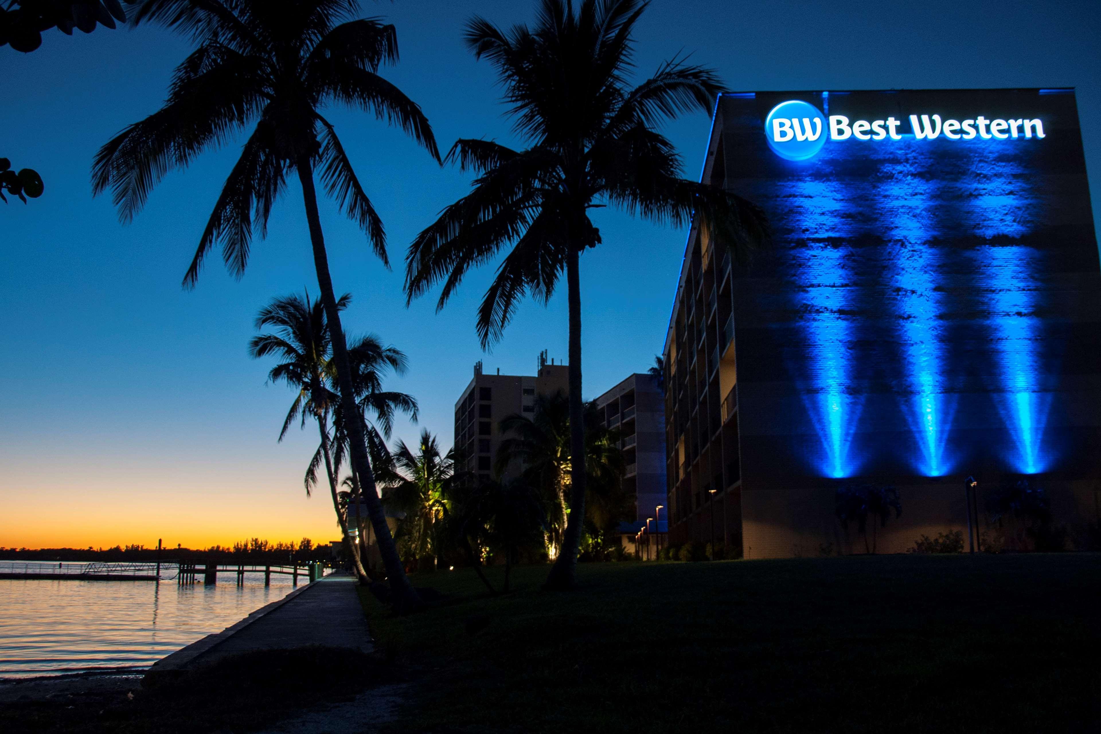 Vista Exterior Best Western Fort Myers Waterfront