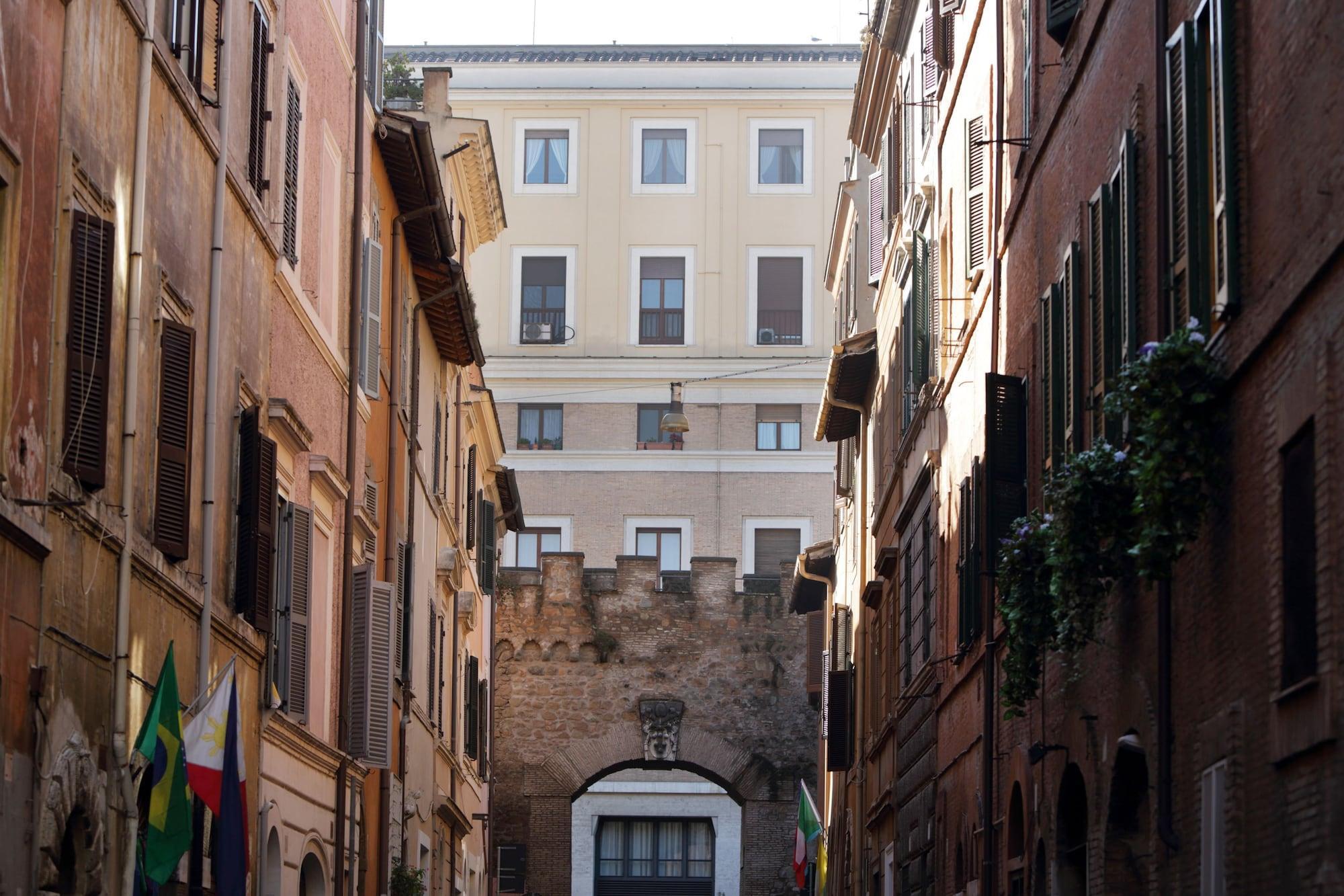 Vista Exterior Borgo Pio Suites Inn