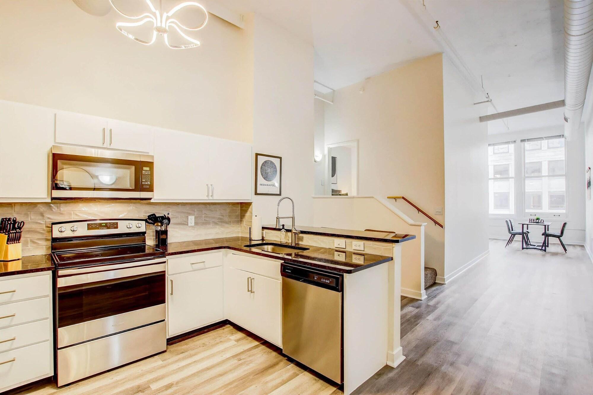 Equipamiento de Habitación TWO CozySuites Apt w Skybridge Access 3