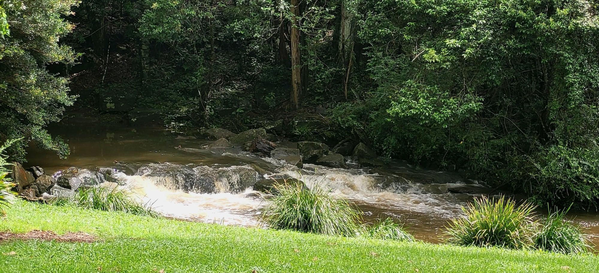Varios Maleny Hotel