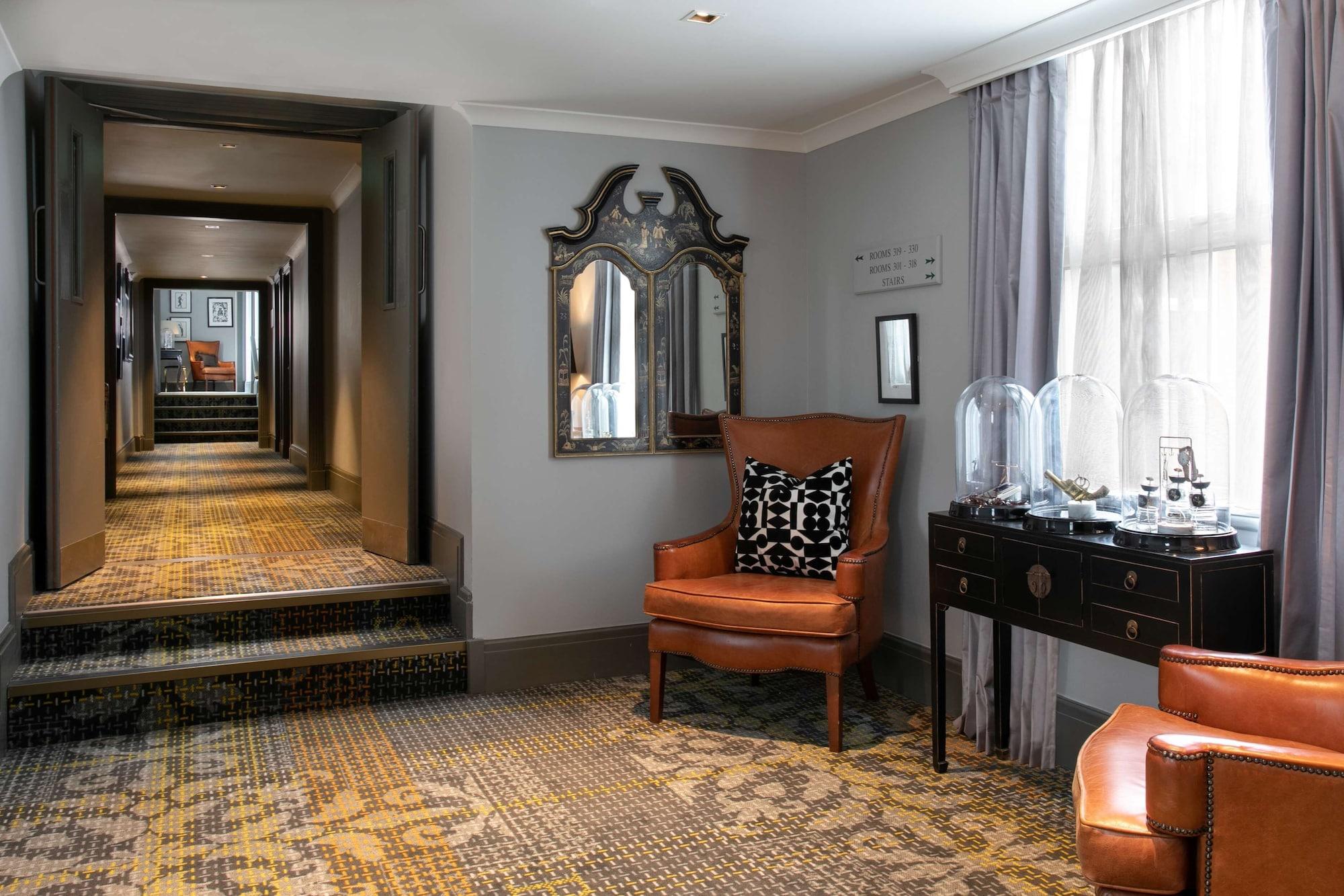 Vista Lobby Holmes Hotel London