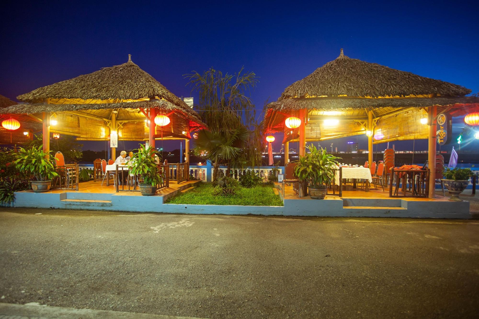 Restaurant My Tra Riverside Hotel