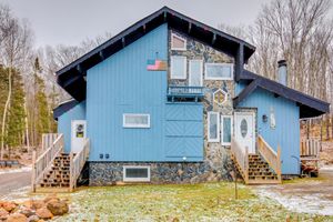Alquiler Vacacional - Iron River Retreat w/ Sauna: Walk to Ski Brule!