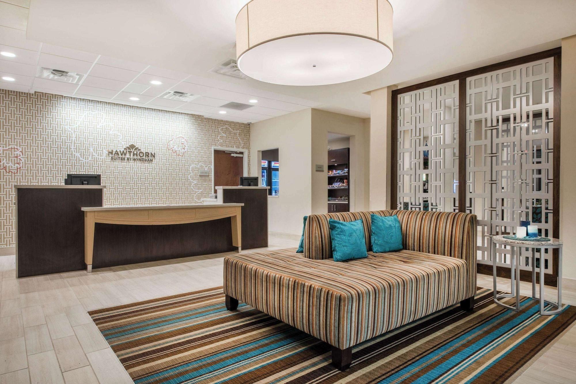 Vista Lobby Hawthorn Suites by Wyndham Bridgeport/Clarksburg