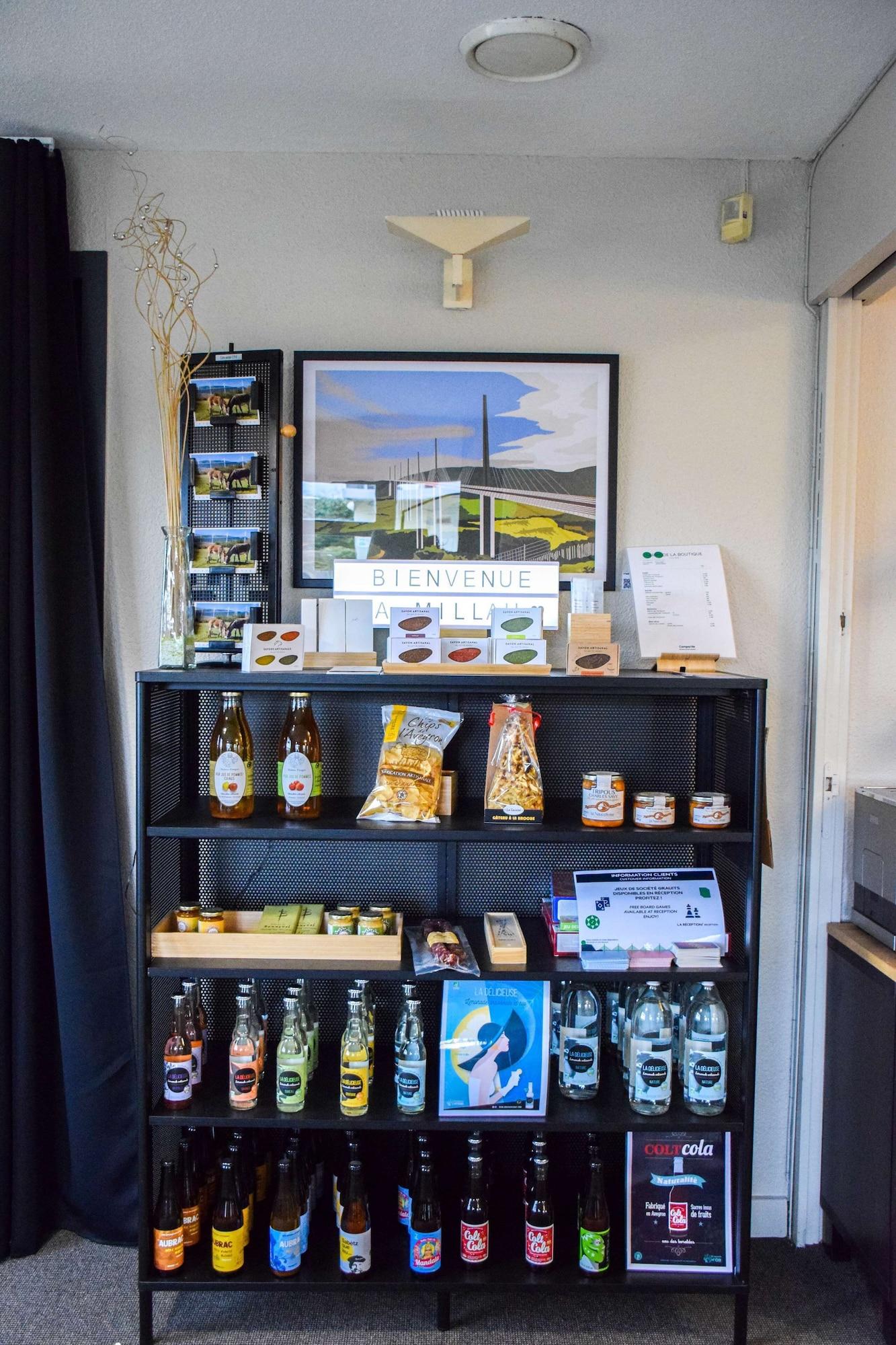 Vista Lobby Hotel Campanile Millau