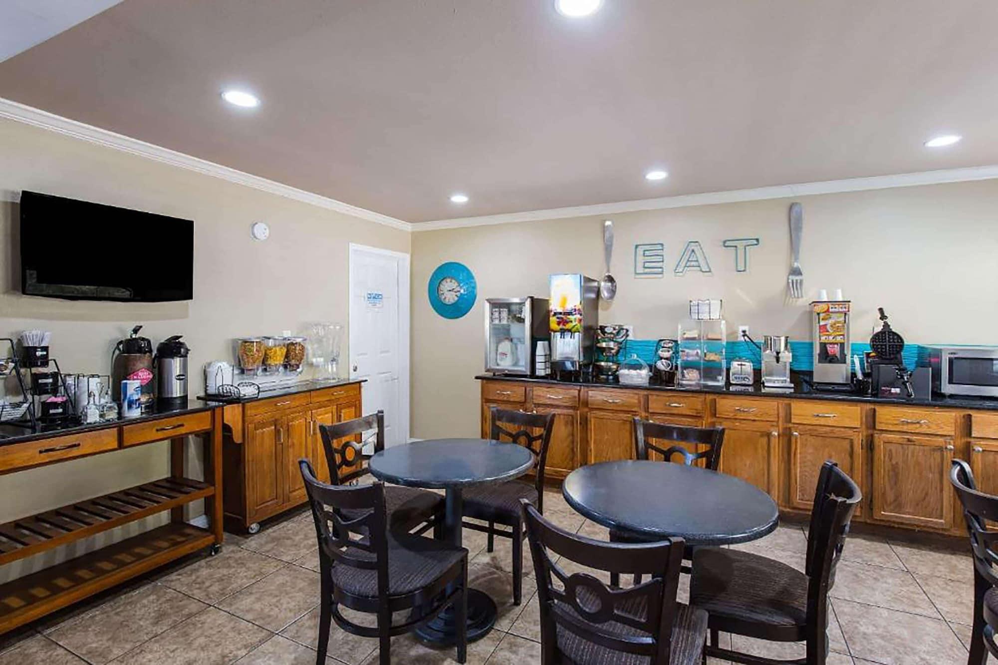Restaurant Days Inn by Wyndham Foley