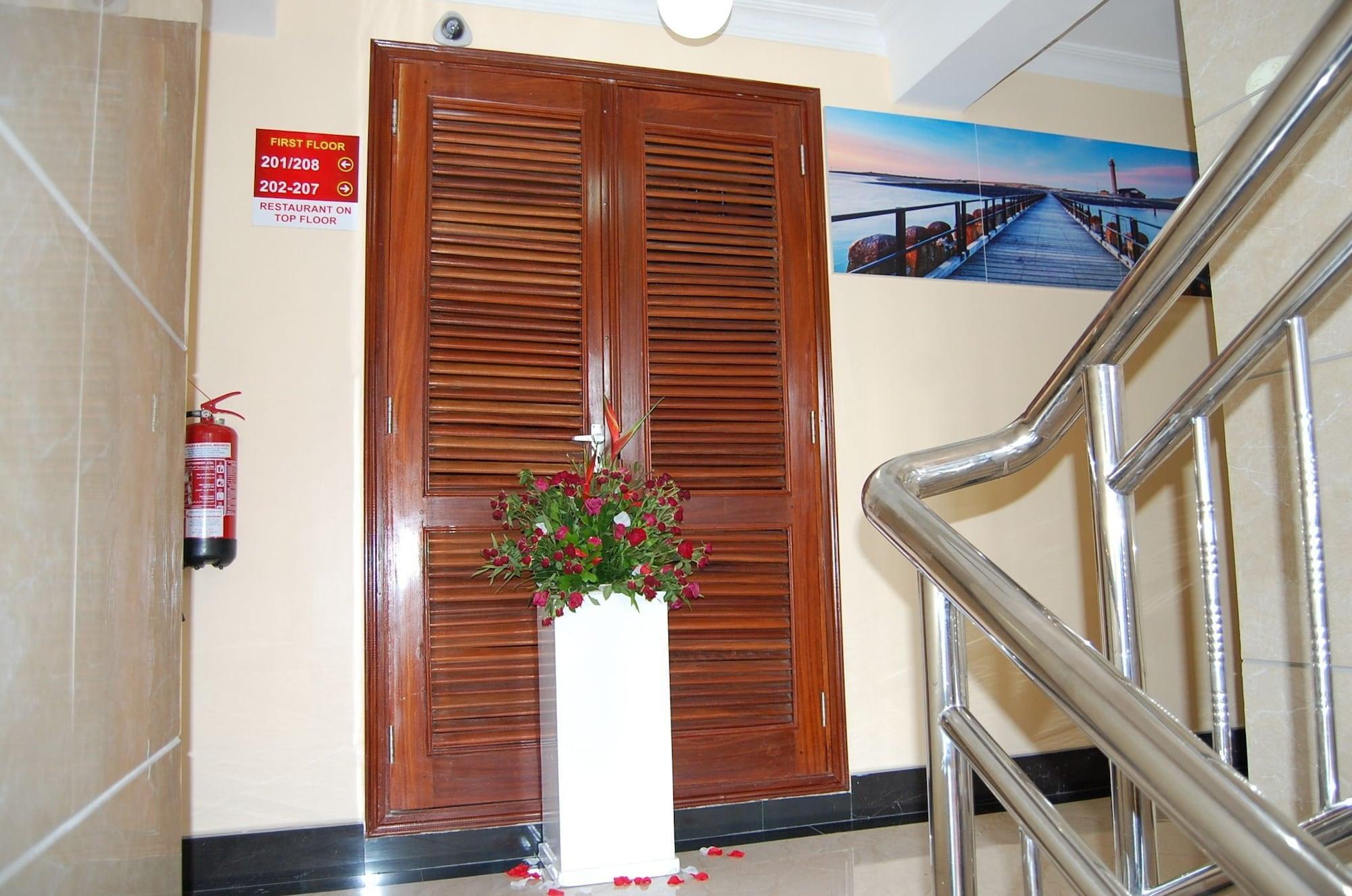 Vista Lobby Lantana Hotel
