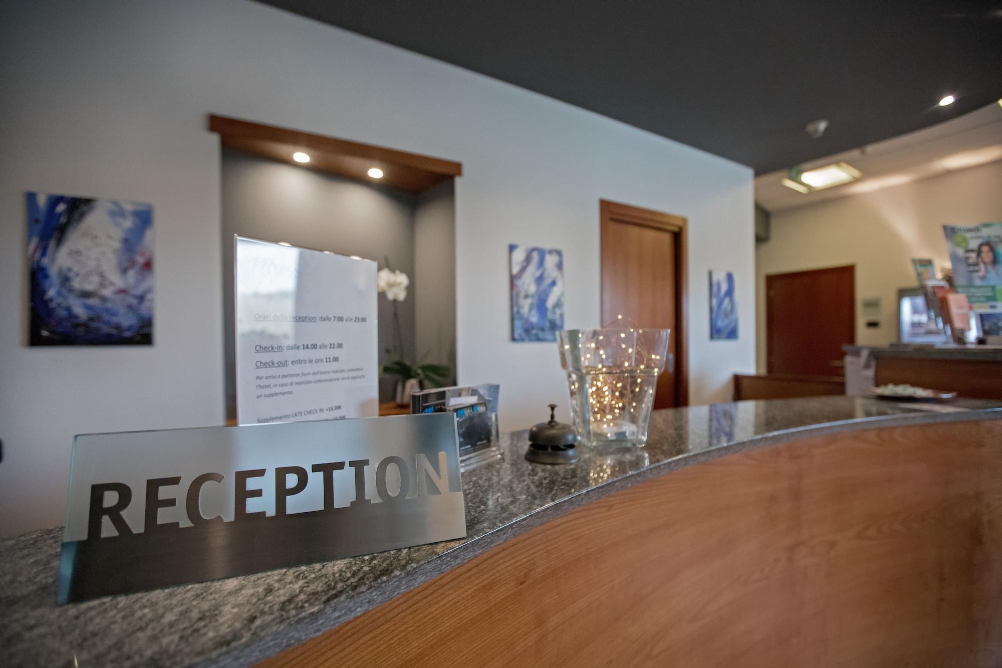 Vista Lobby Medea