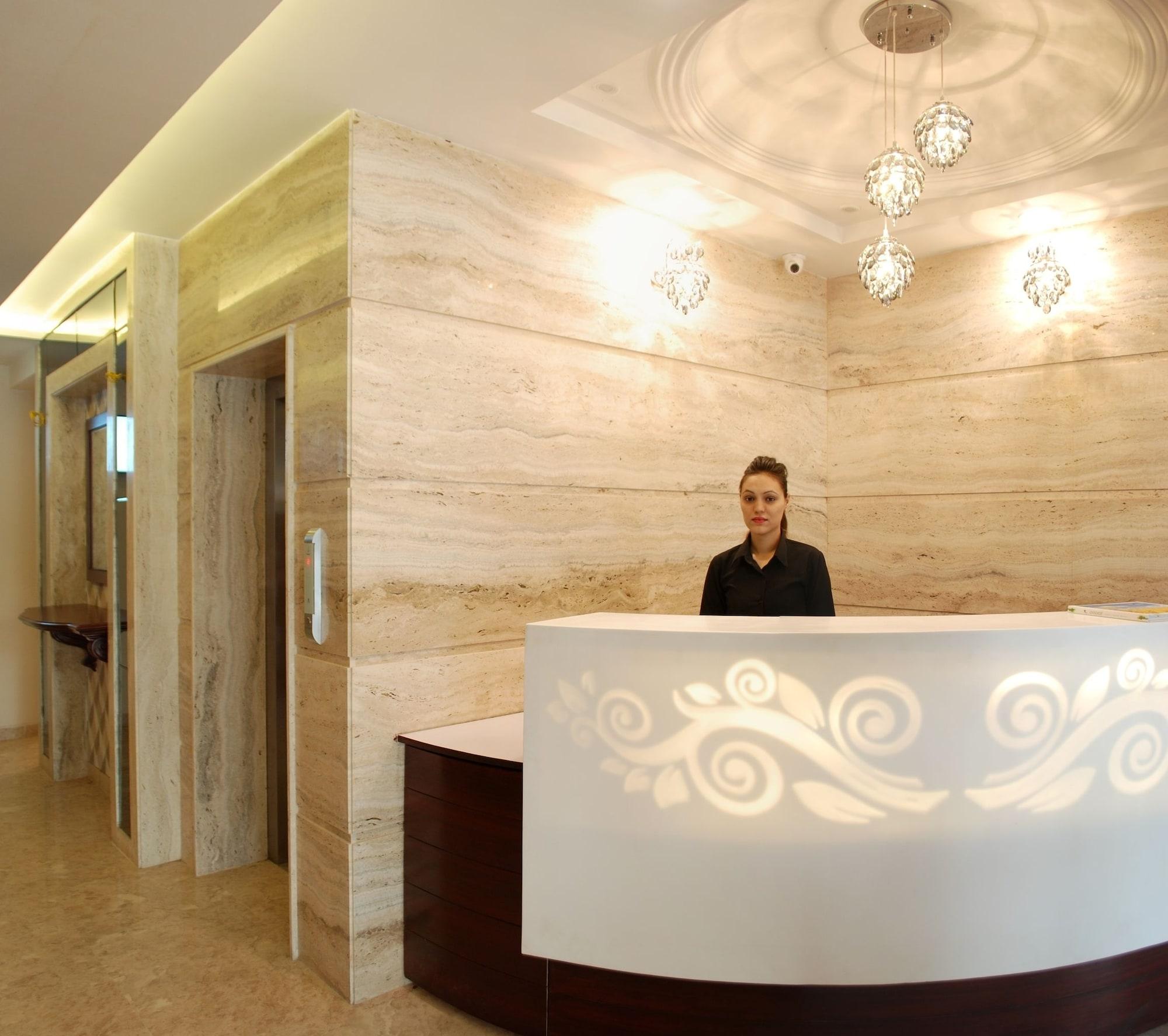 Vista Lobby Glades Hotel
