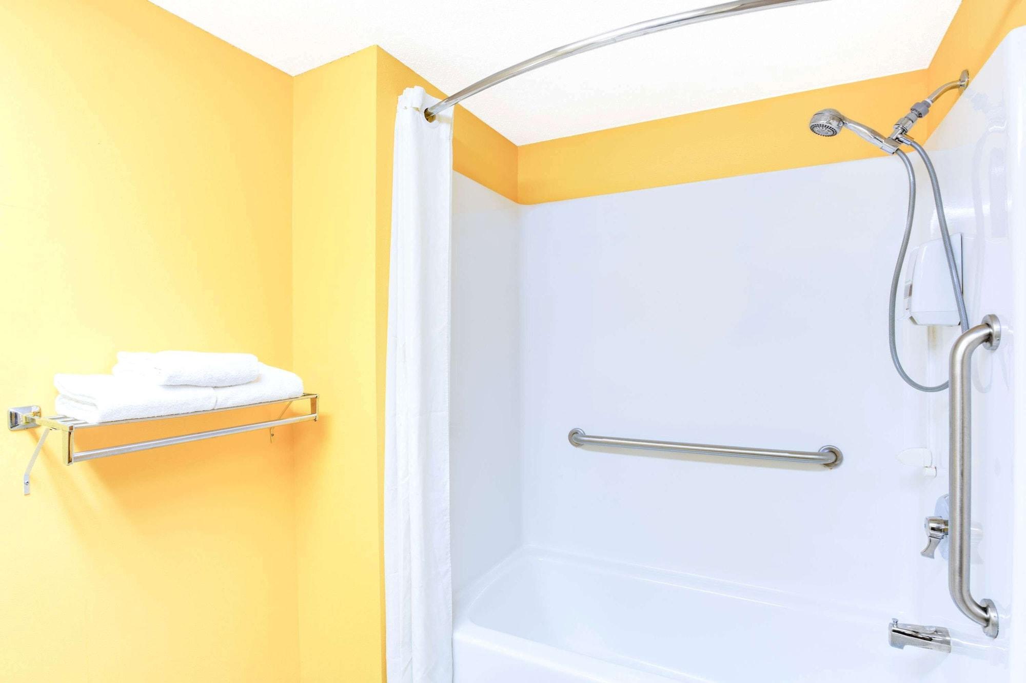 Equipamiento de Habitación Super 8 by Wyndham Mitchell