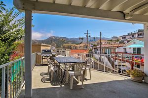 Alquiler Vacacional - Walk to Beach: Condo w/ Patio on Catalina Island