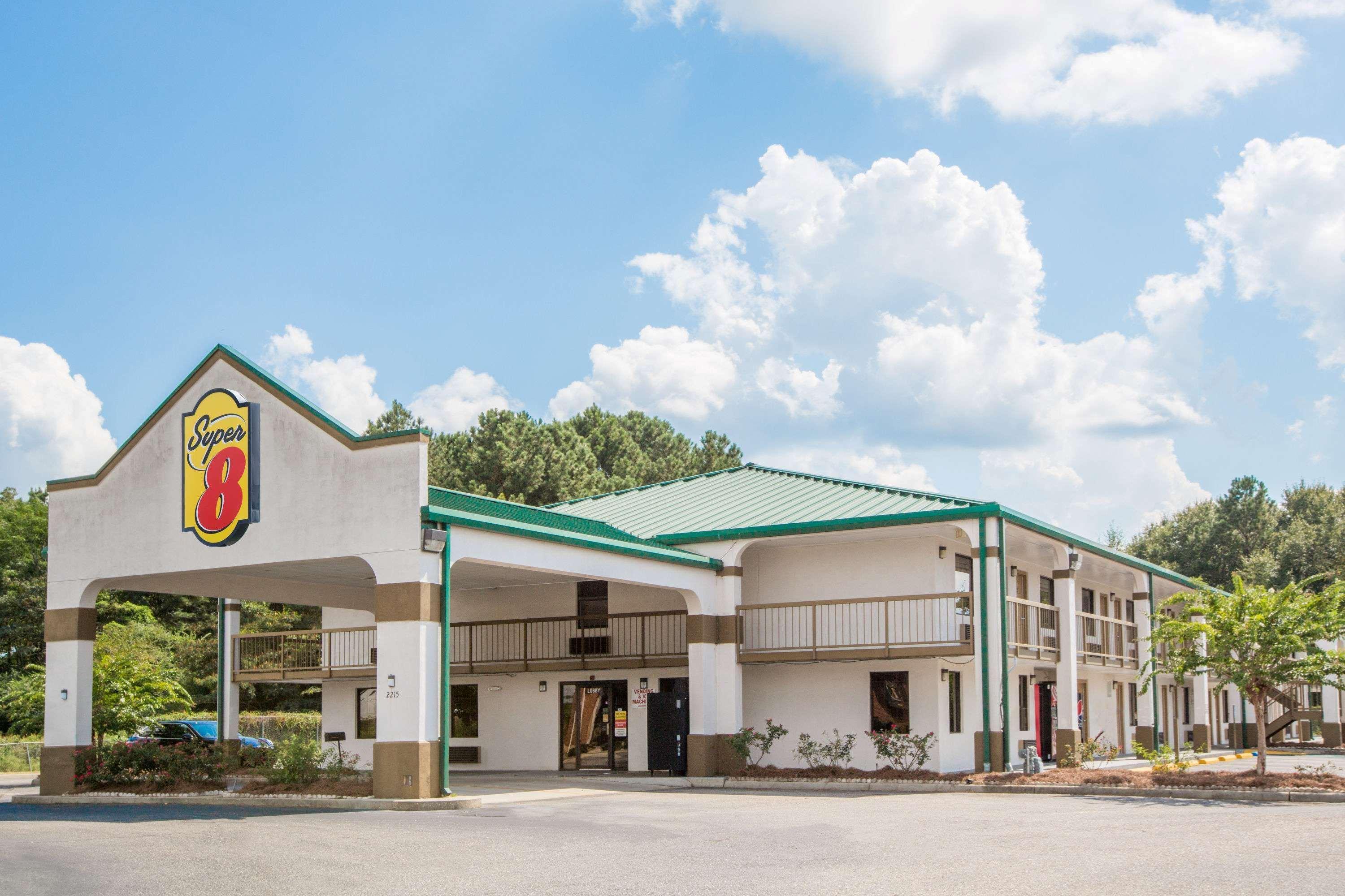 Vista Exterior Super 8 by Wyndham Dothan