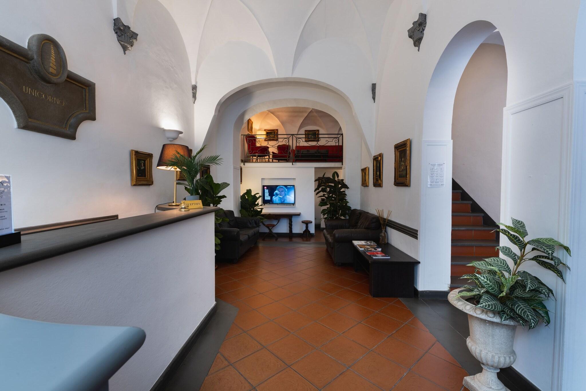 Varios Hotel Unicorno
