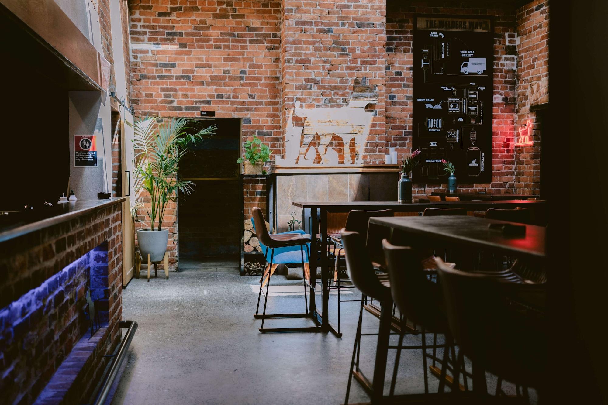 Bar/Salón Oxford on Otho