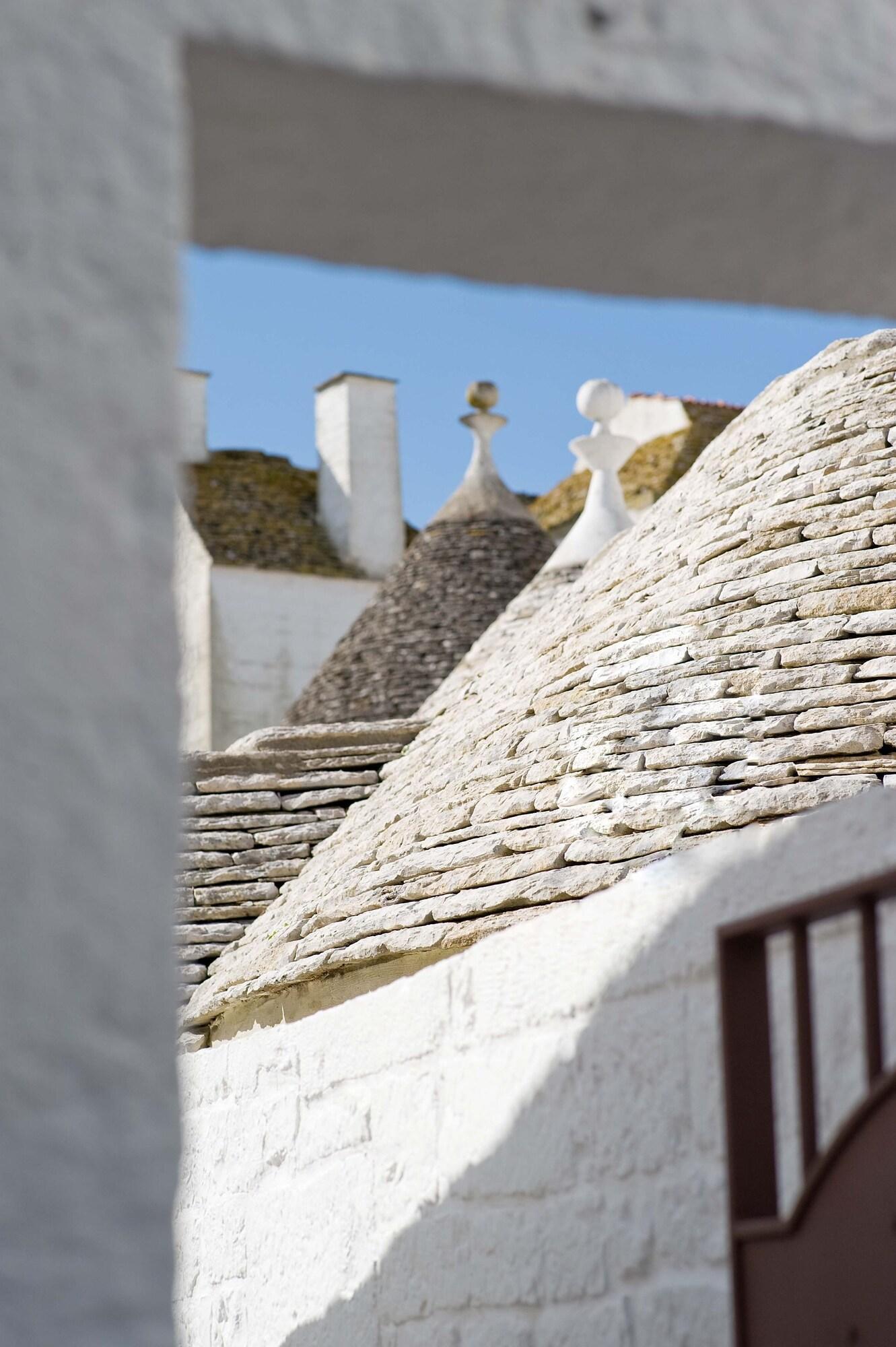 Vista Exterior Le Alcove Luxury Resort nei Trulli