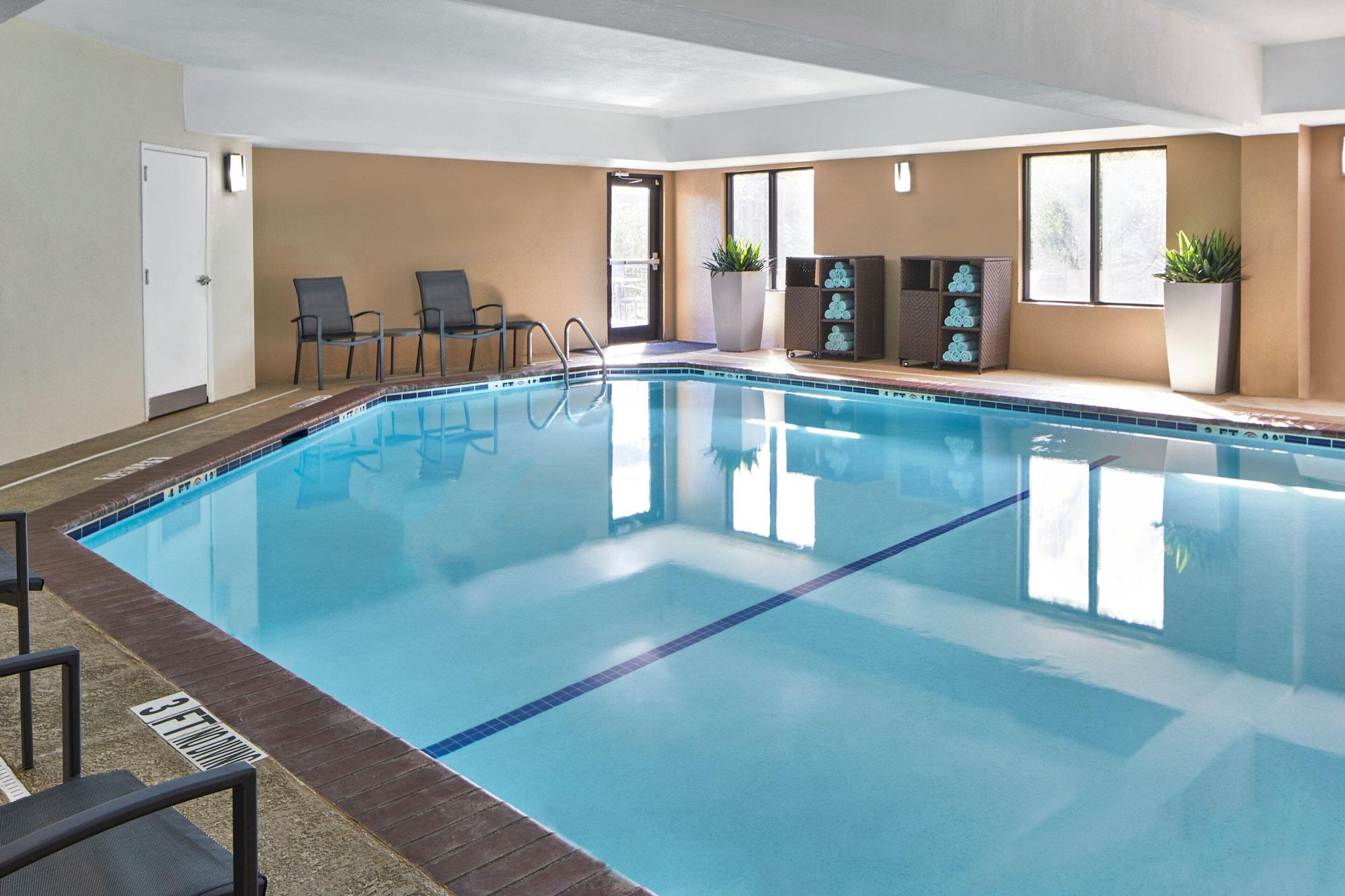 Vista Piscina Fairfield Inn and Suites Gainesville