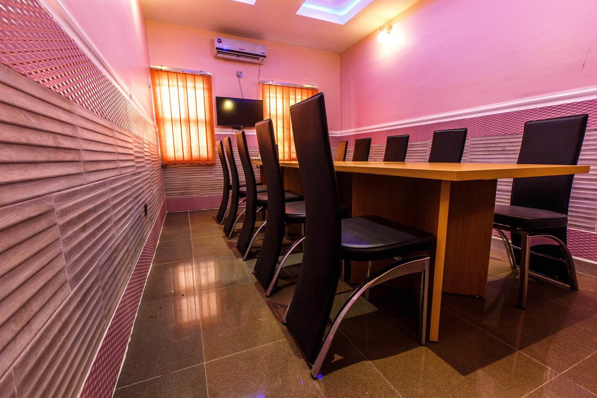 Sala de Reuniones Berbera Palace Royale