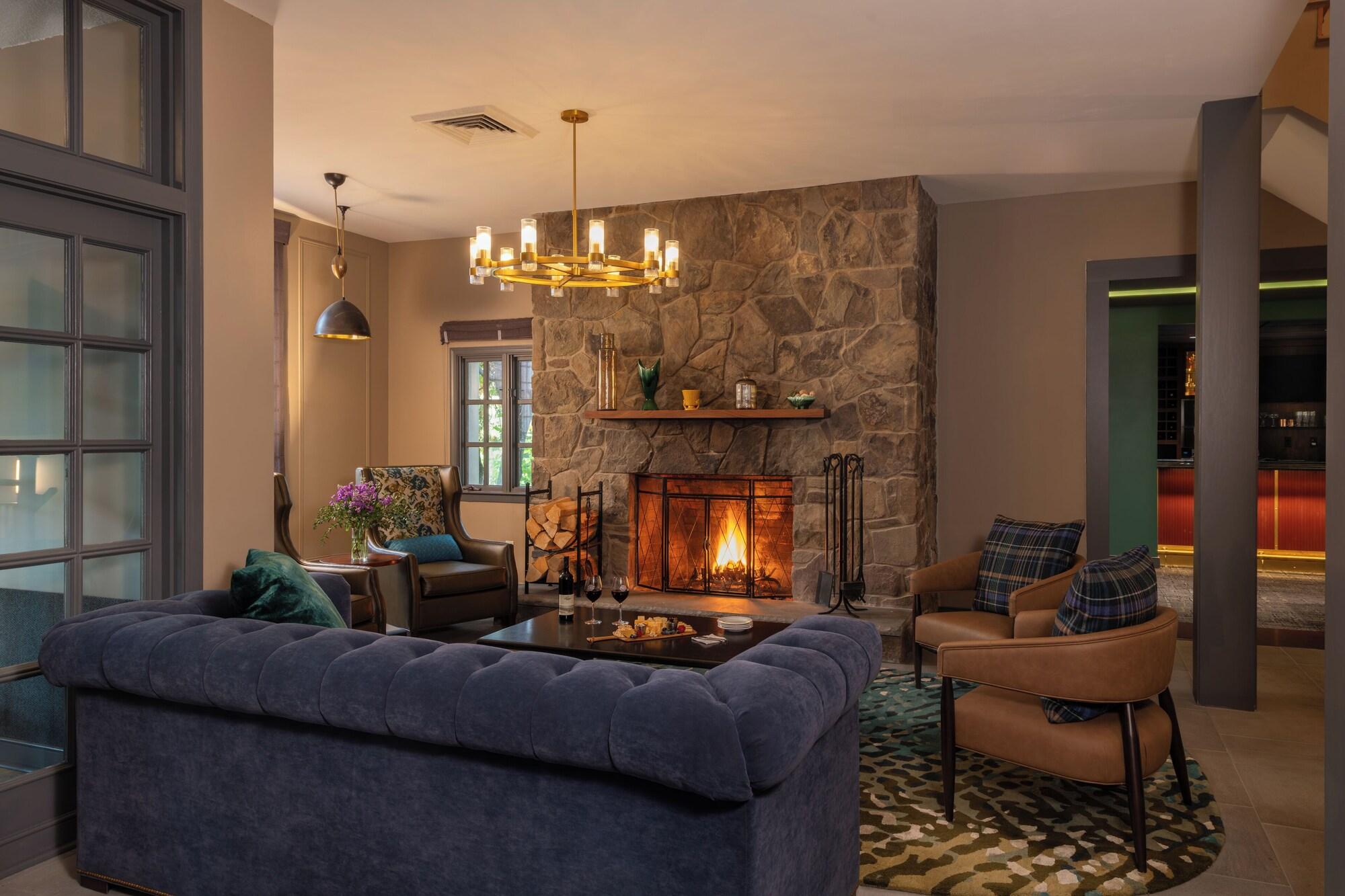 Vista Lobby La Tourelle Inn & Spa