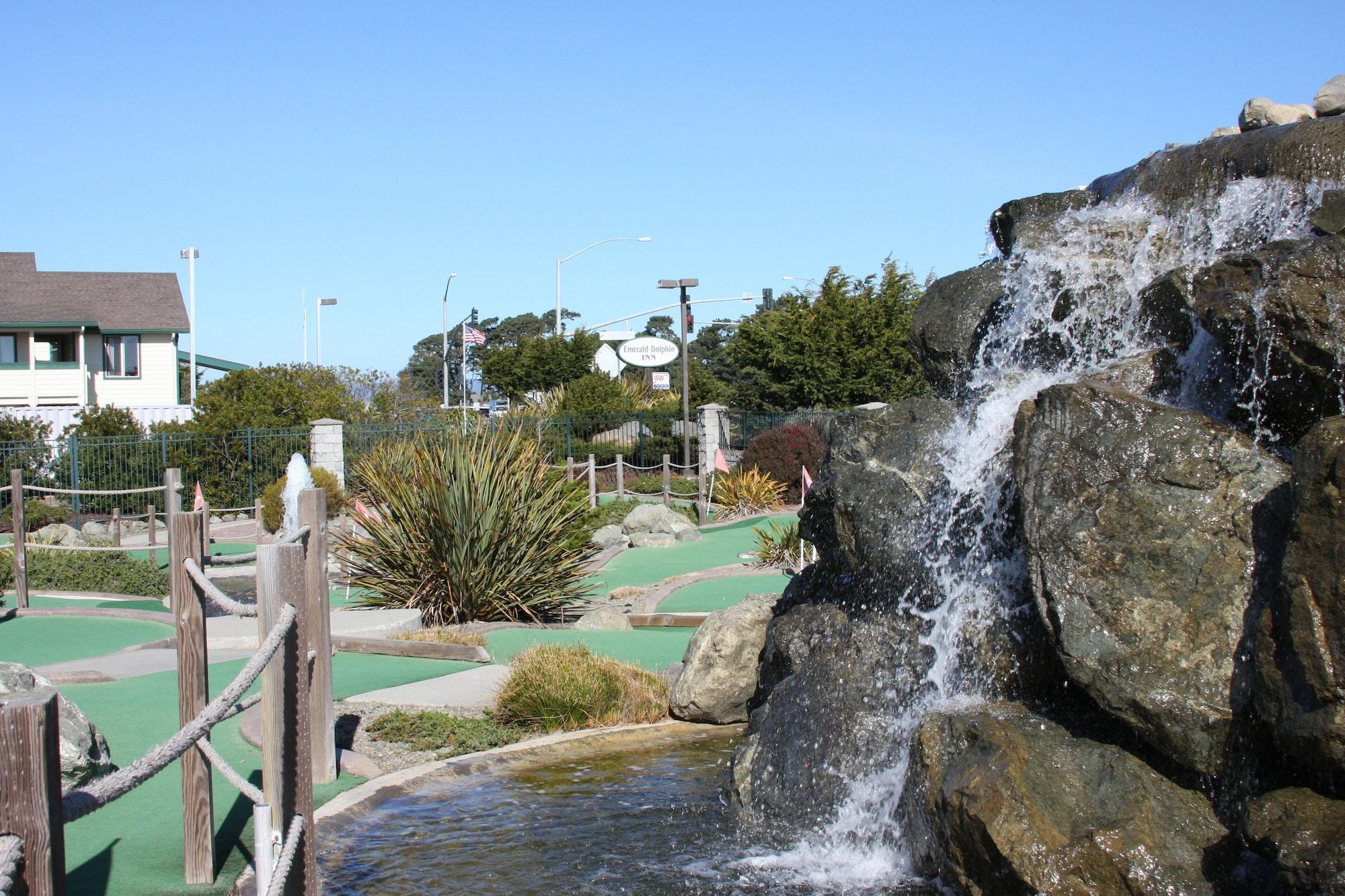 Instalaciones Recreativas Emerald Dolphin Inn & Mini Golf