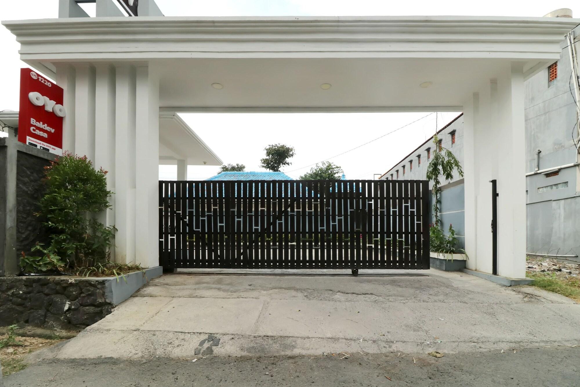 Vista Exterior OYO 1220 Baldev Casa