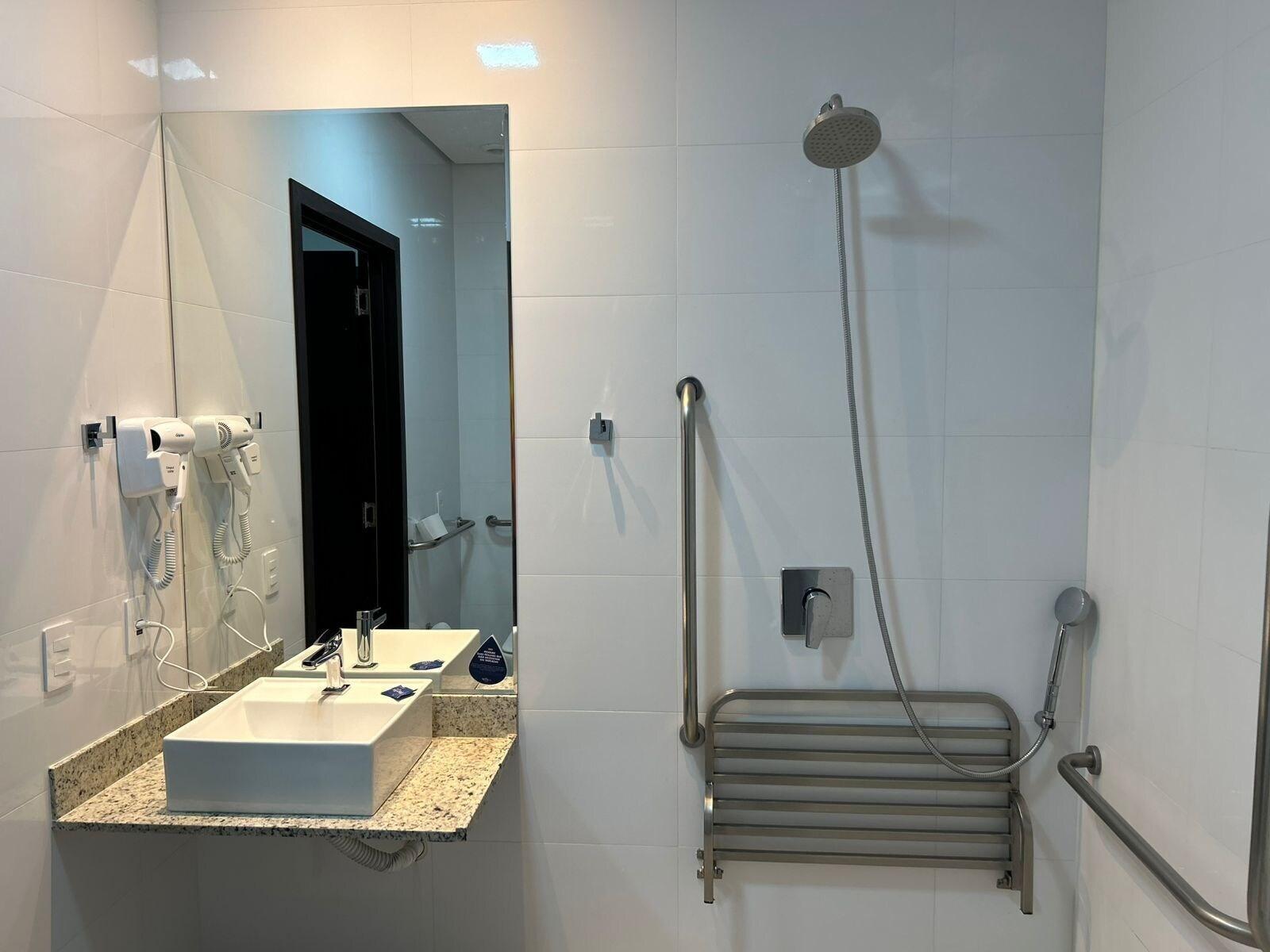 Equipamiento de Habitación Rota 44 Hotel