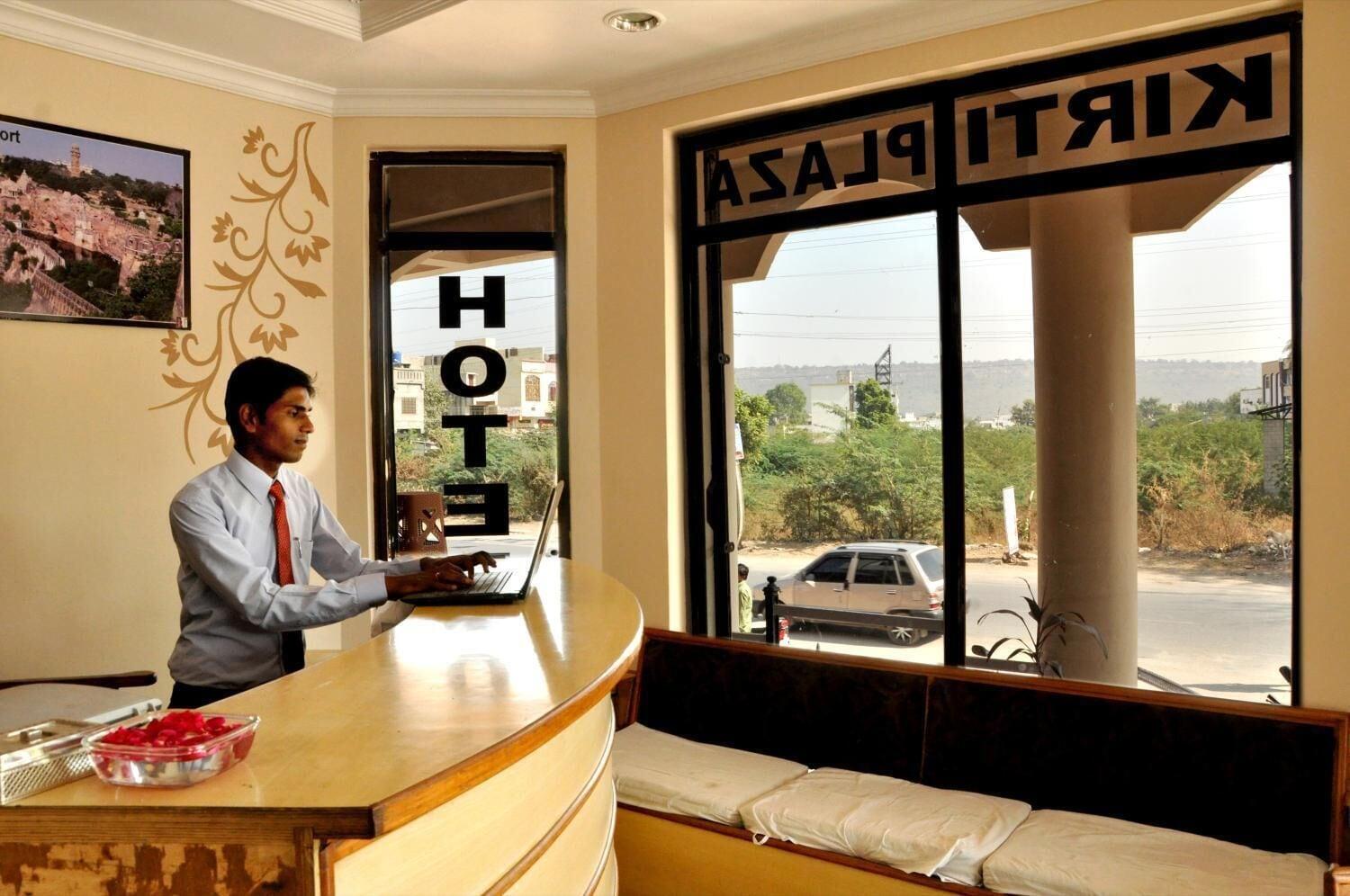Vista Lobby Hotel Kirti Plaza