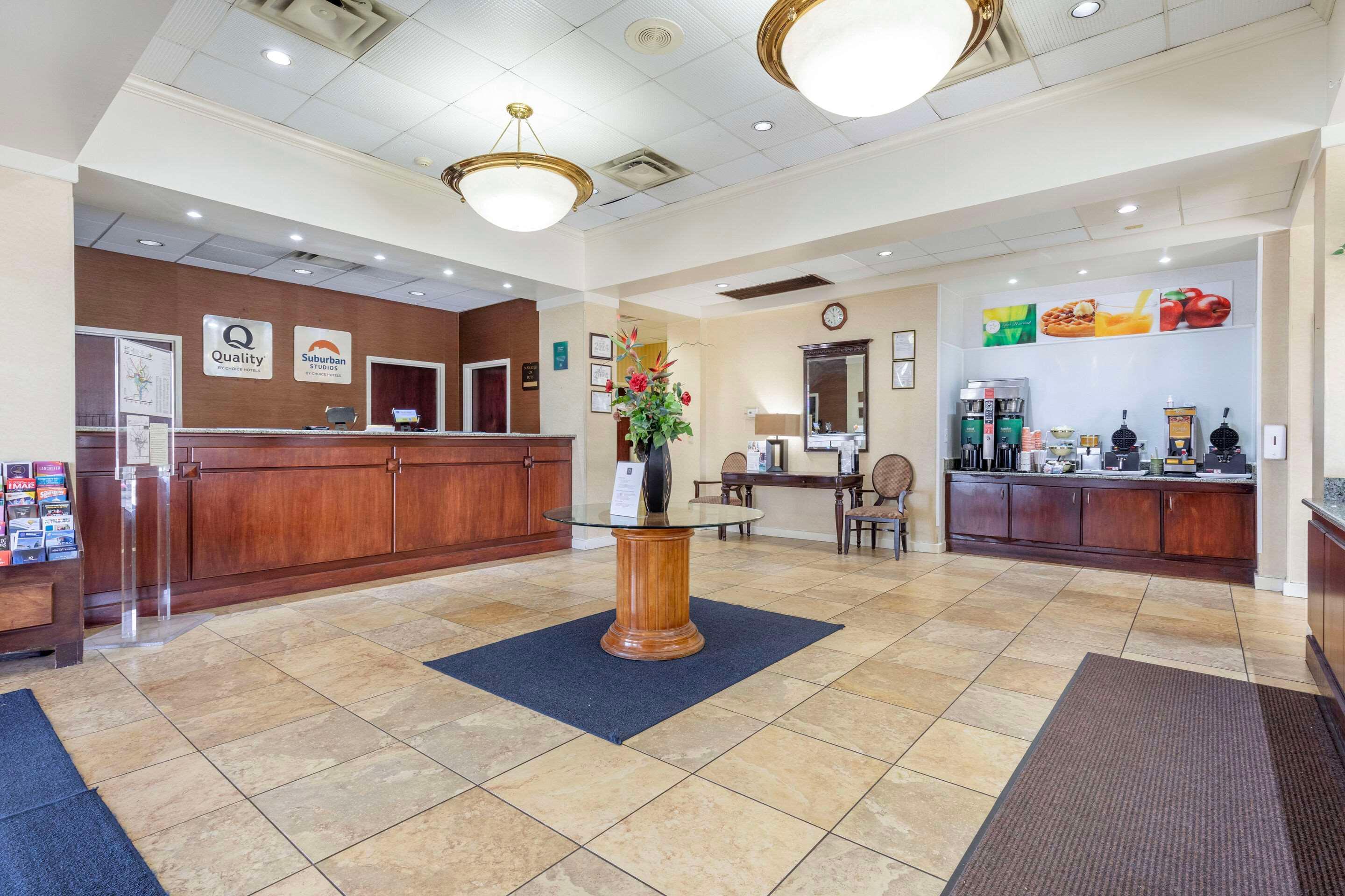 Vista Lobby Quality Inn Tysons Corner