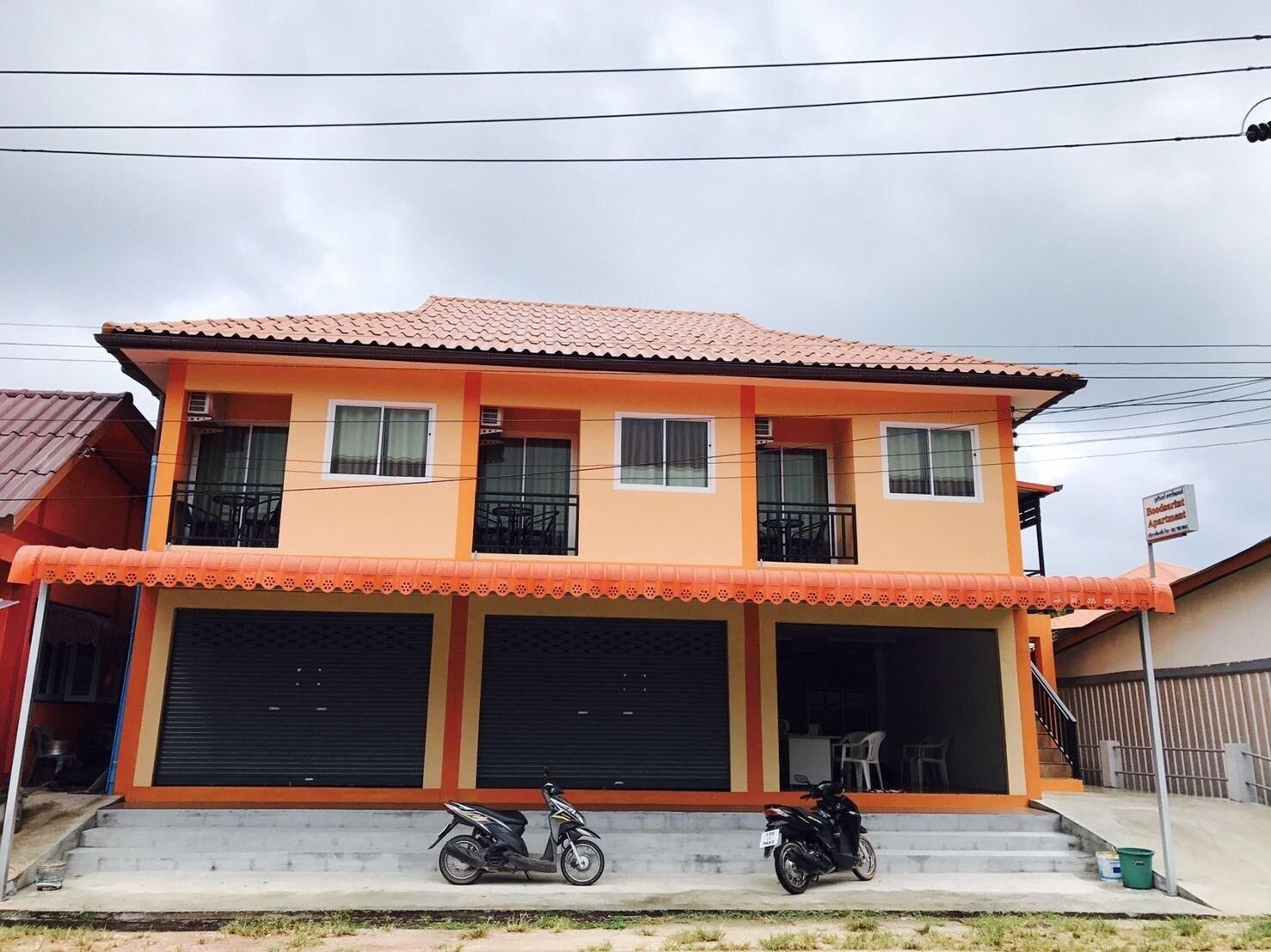 Varios Bussarin Apartment