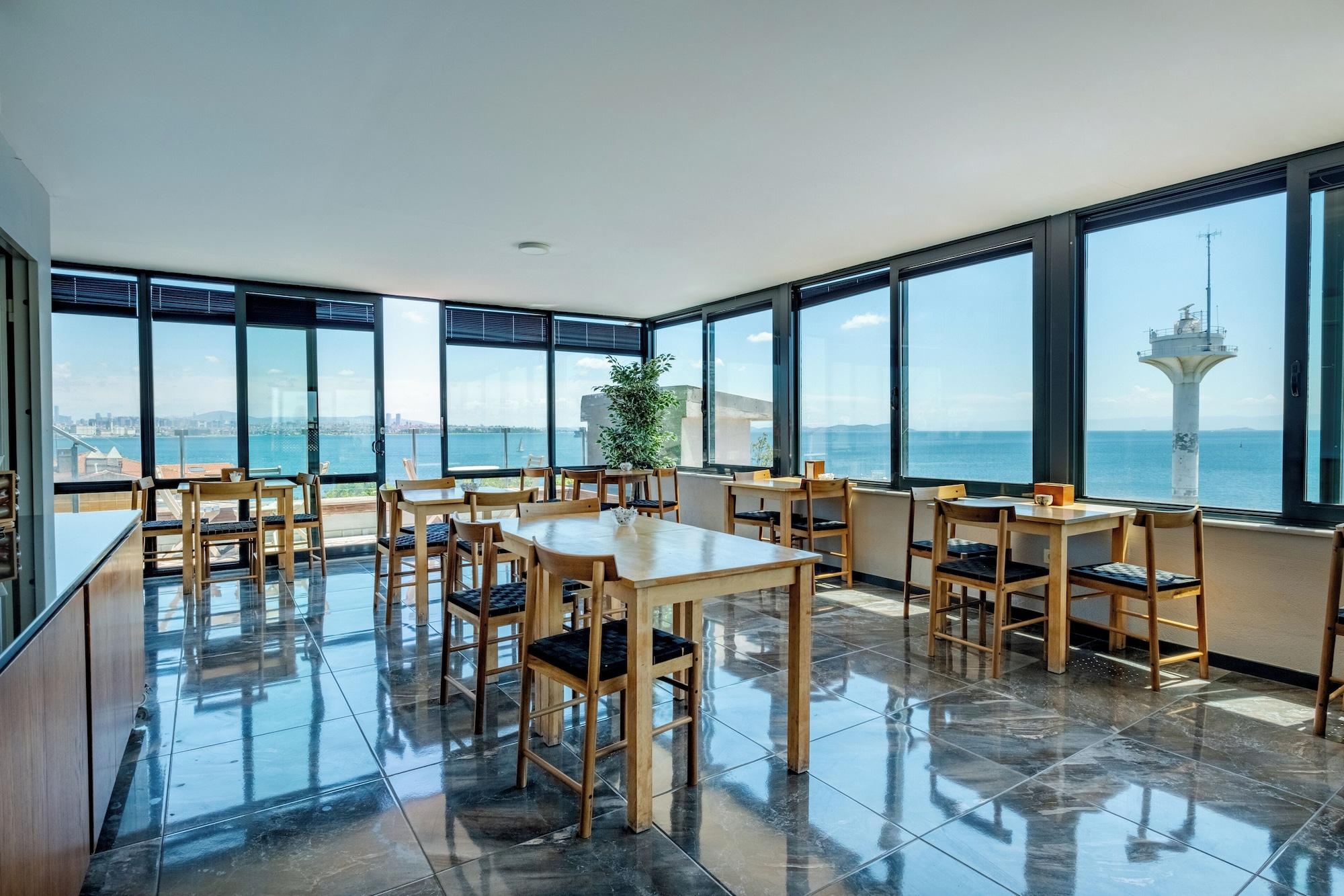 Equipamiento de Habitación Mangana Konak