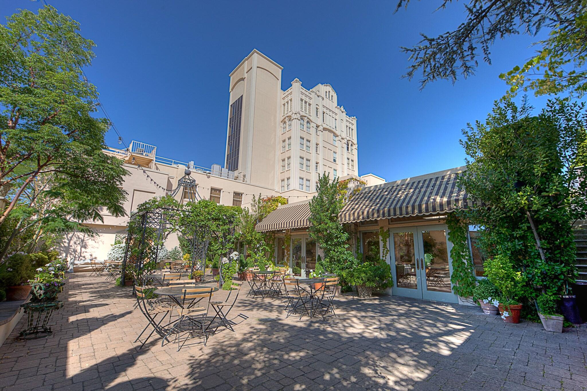 Varios Ashland Springs Hotel