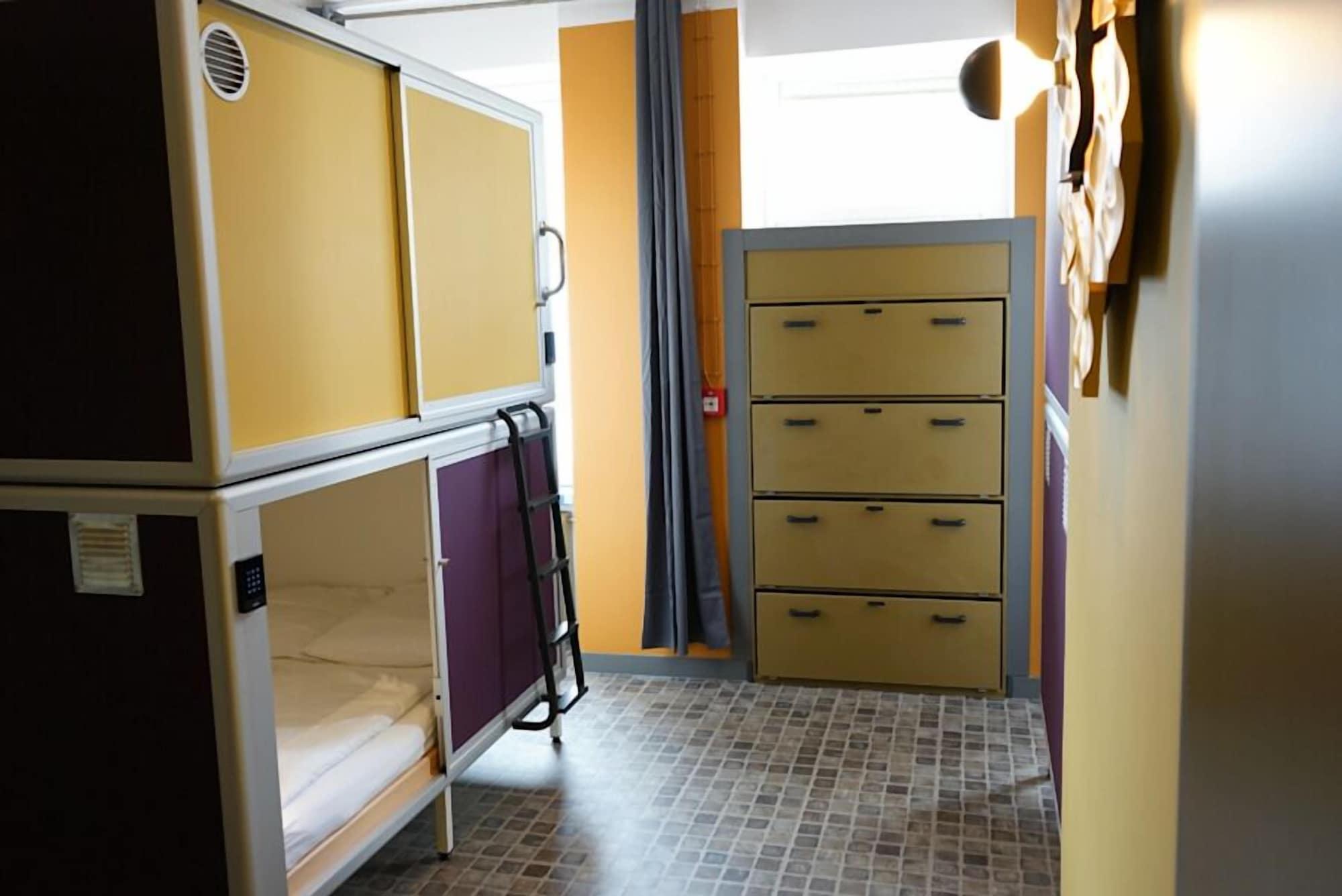 Varios Sunflower Hostel Berlin