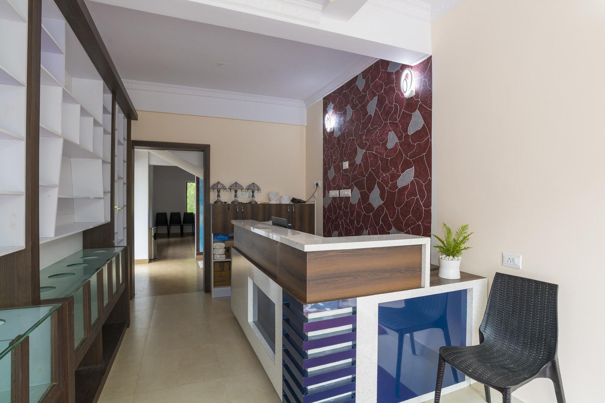 Vista Lobby Blue Bell Airport Hotel