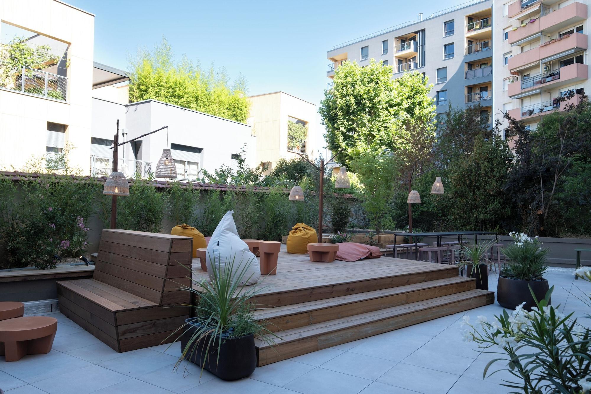 Vista Exterior Hotel Oceania Lyon