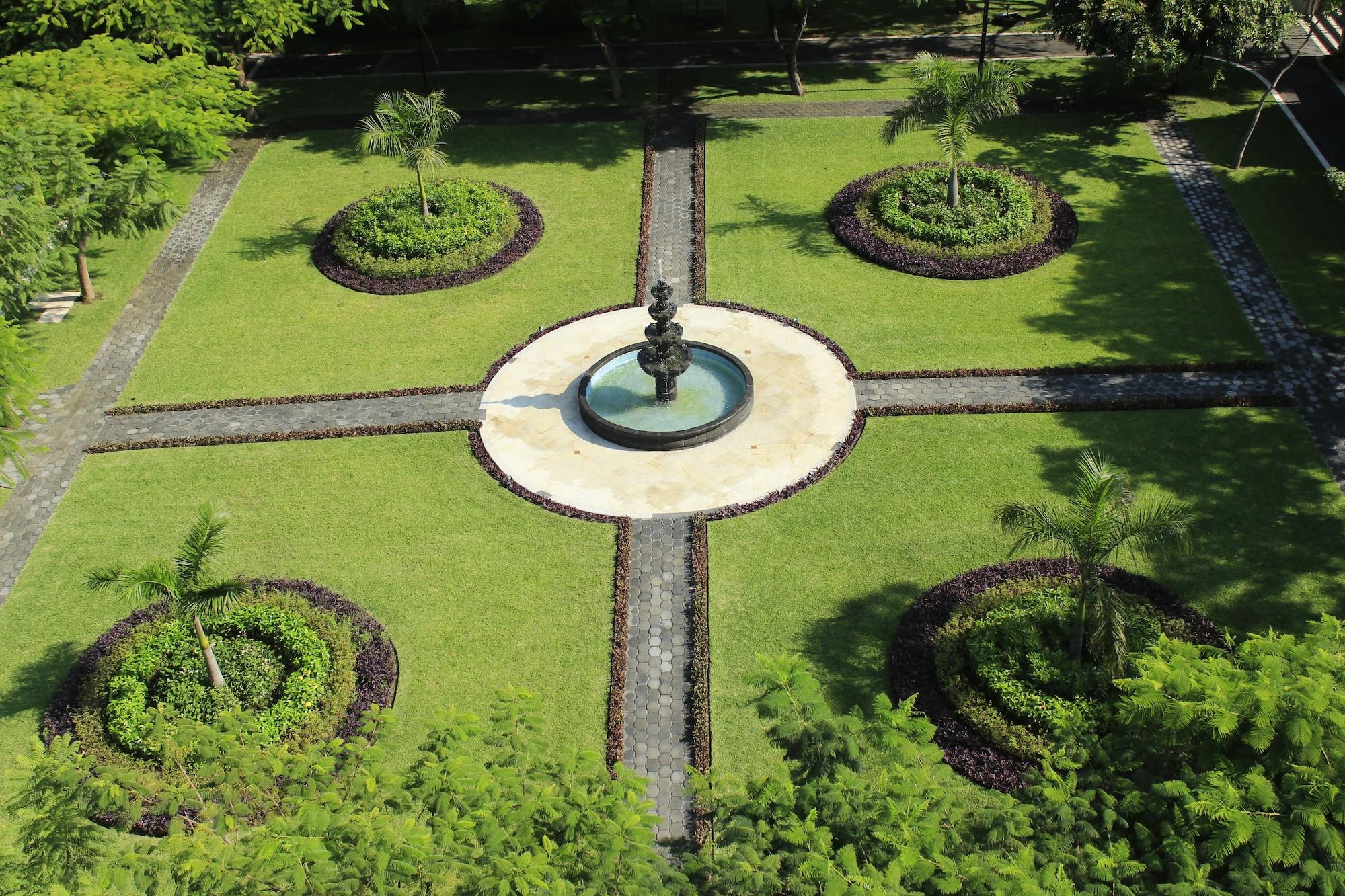 Vista Exterior The Lorian Club